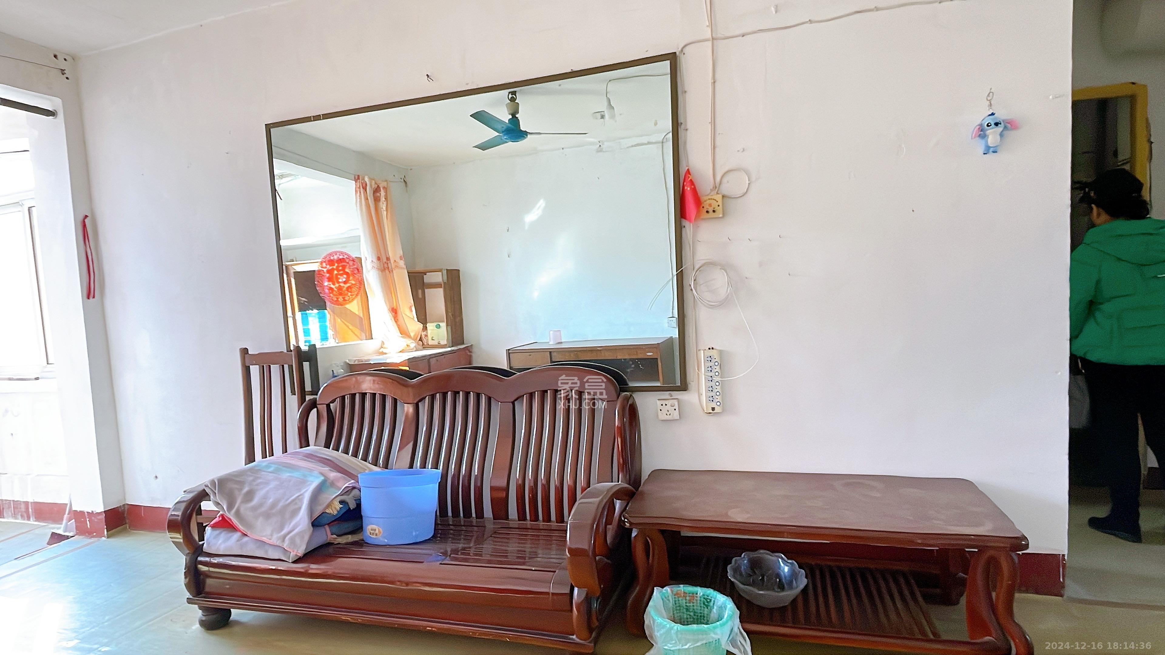 金蜂音像出版社单位宿舍  2室1厅1卫    1200.0元/月 金蜂音像出版社单位宿舍  2室1厅1卫    1200.0元/月室内图