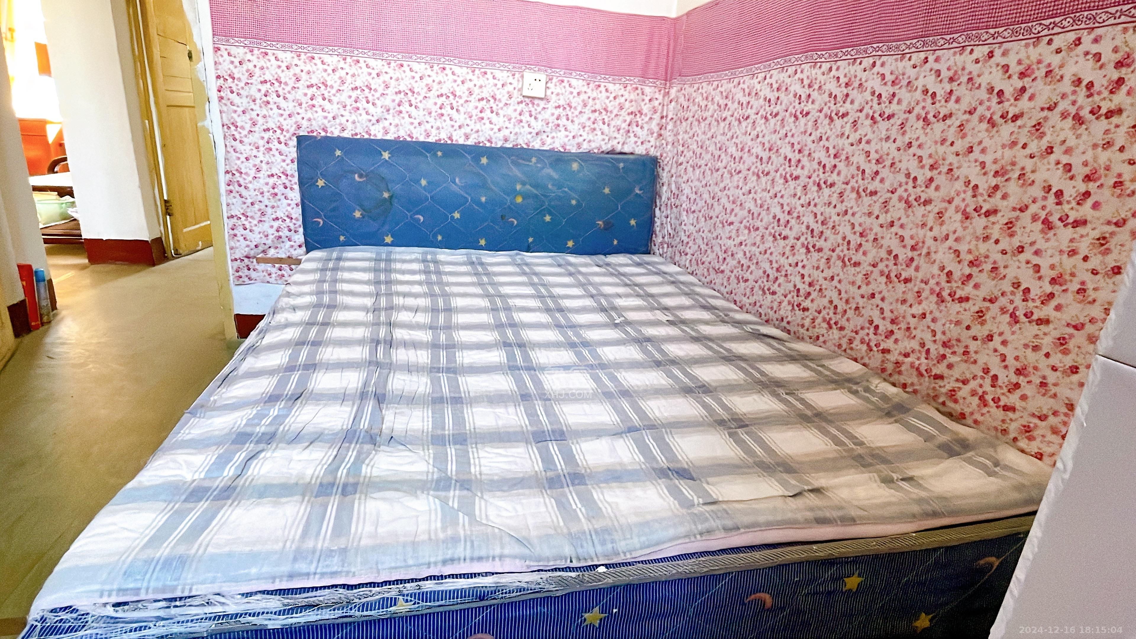 金蜂音像出版社单位宿舍  2室1厅1卫    1200.0元/月 金蜂音像出版社单位宿舍  2室1厅1卫    1200.0元/月室内图