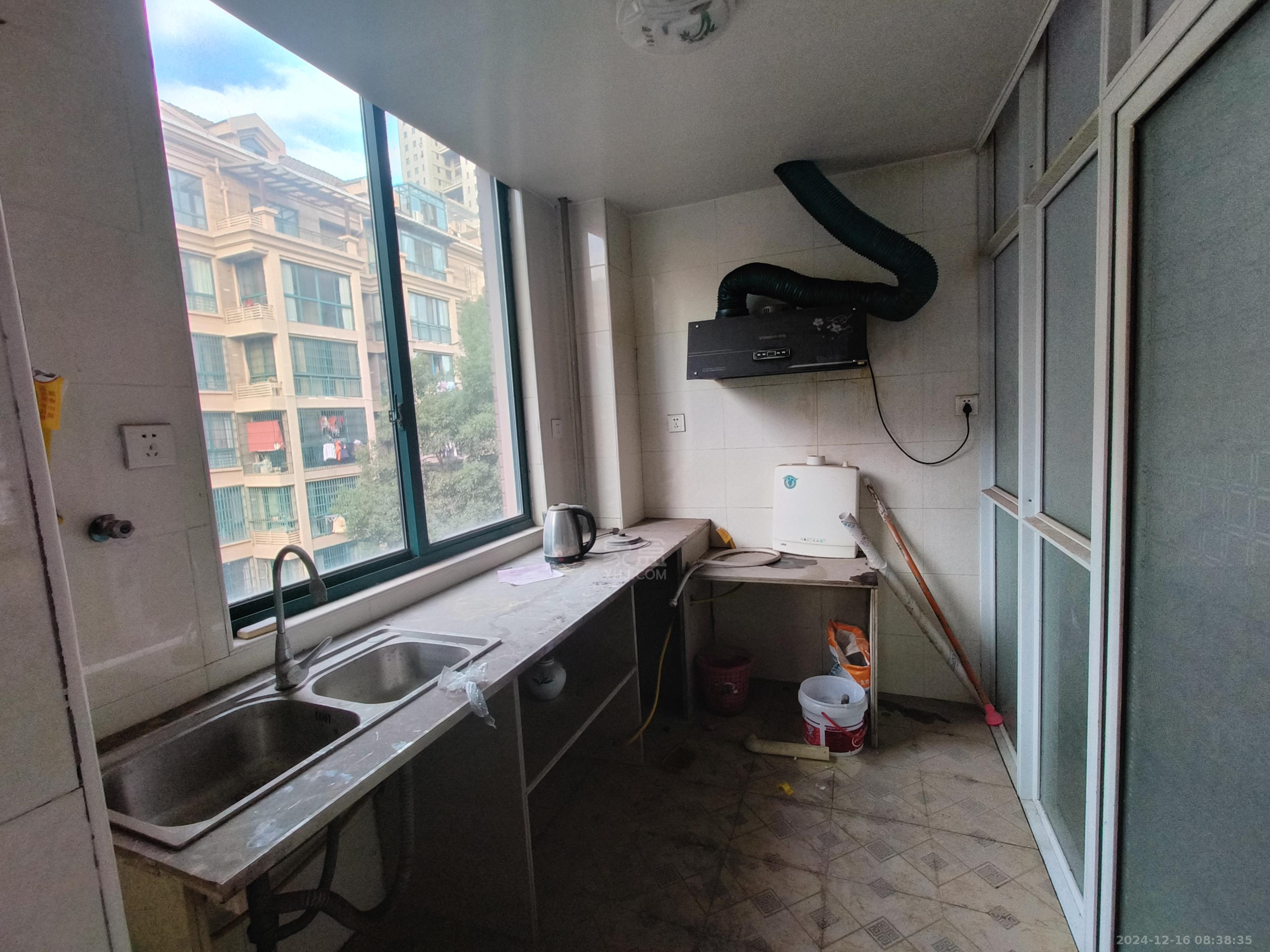 尚格名城东岸花园  3室2厅2卫    1800.0元/月 尚格名城东岸花园  3室2厅2卫    1800.0元/月室内图