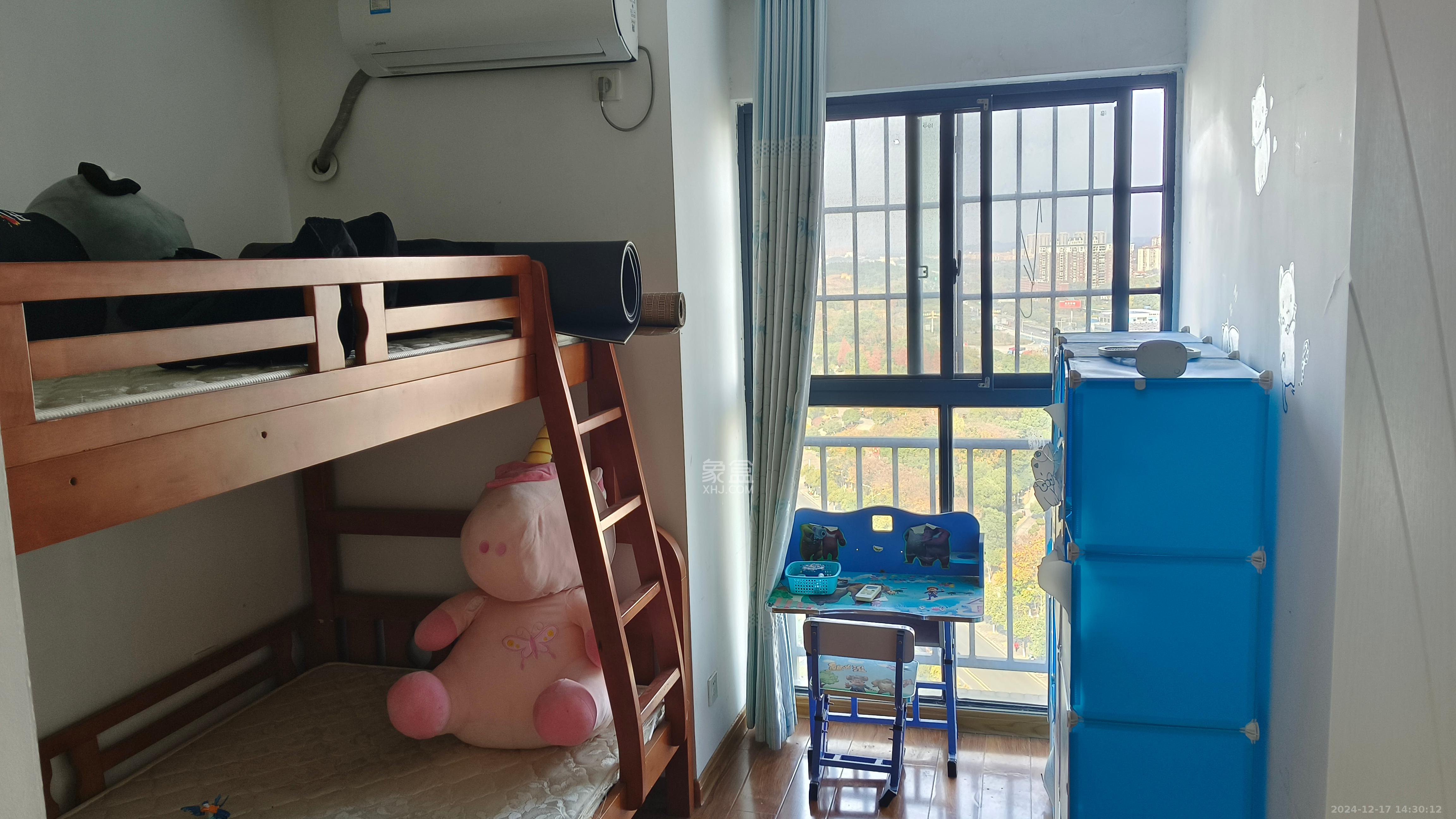 三一街区  3室2厅2卫   2300.00元/月室内图