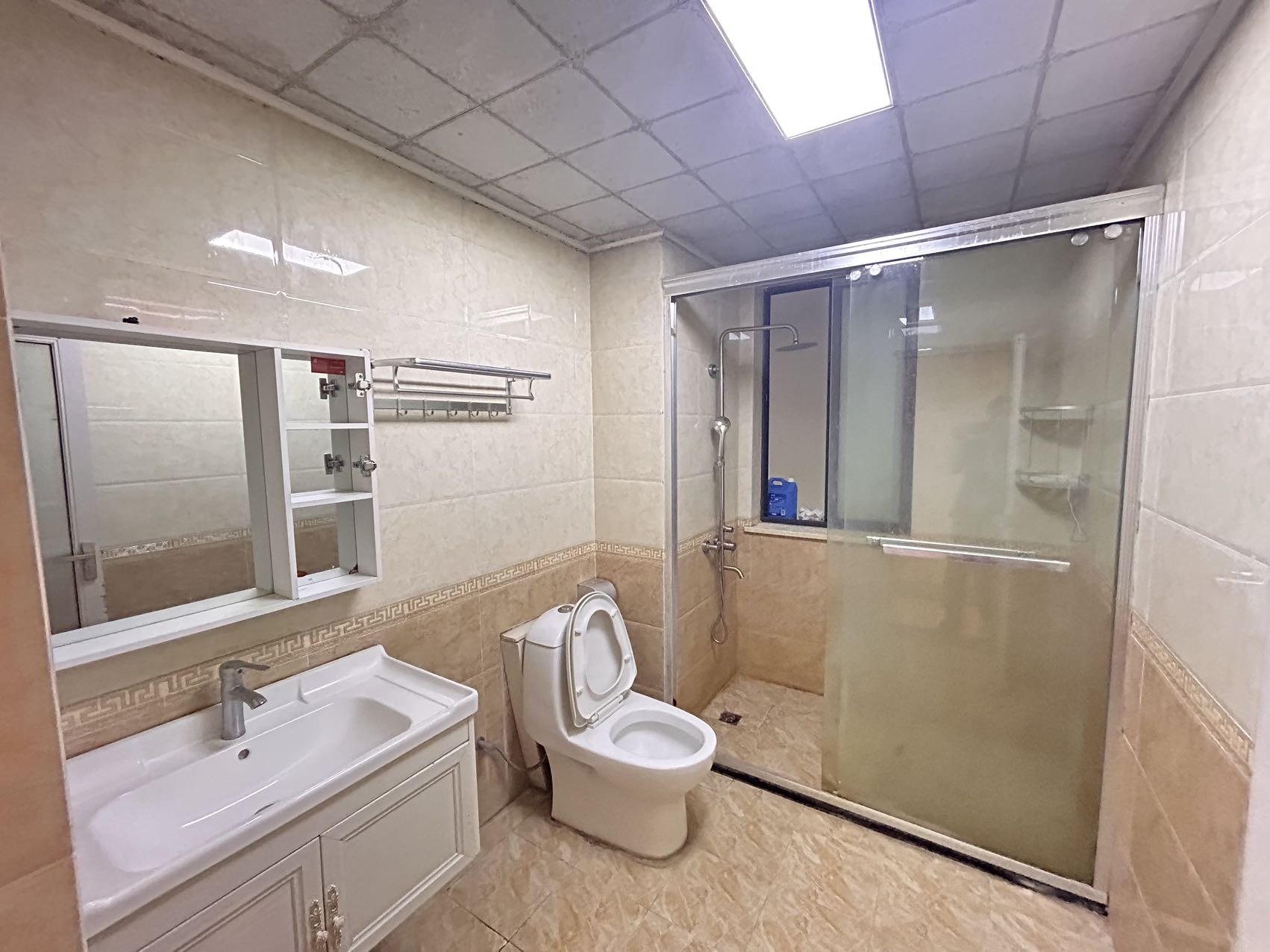 绿地海长流一期  4室2厅2卫    170.0万 绿地海长流一期  4室2厅2卫    170.0万室内图