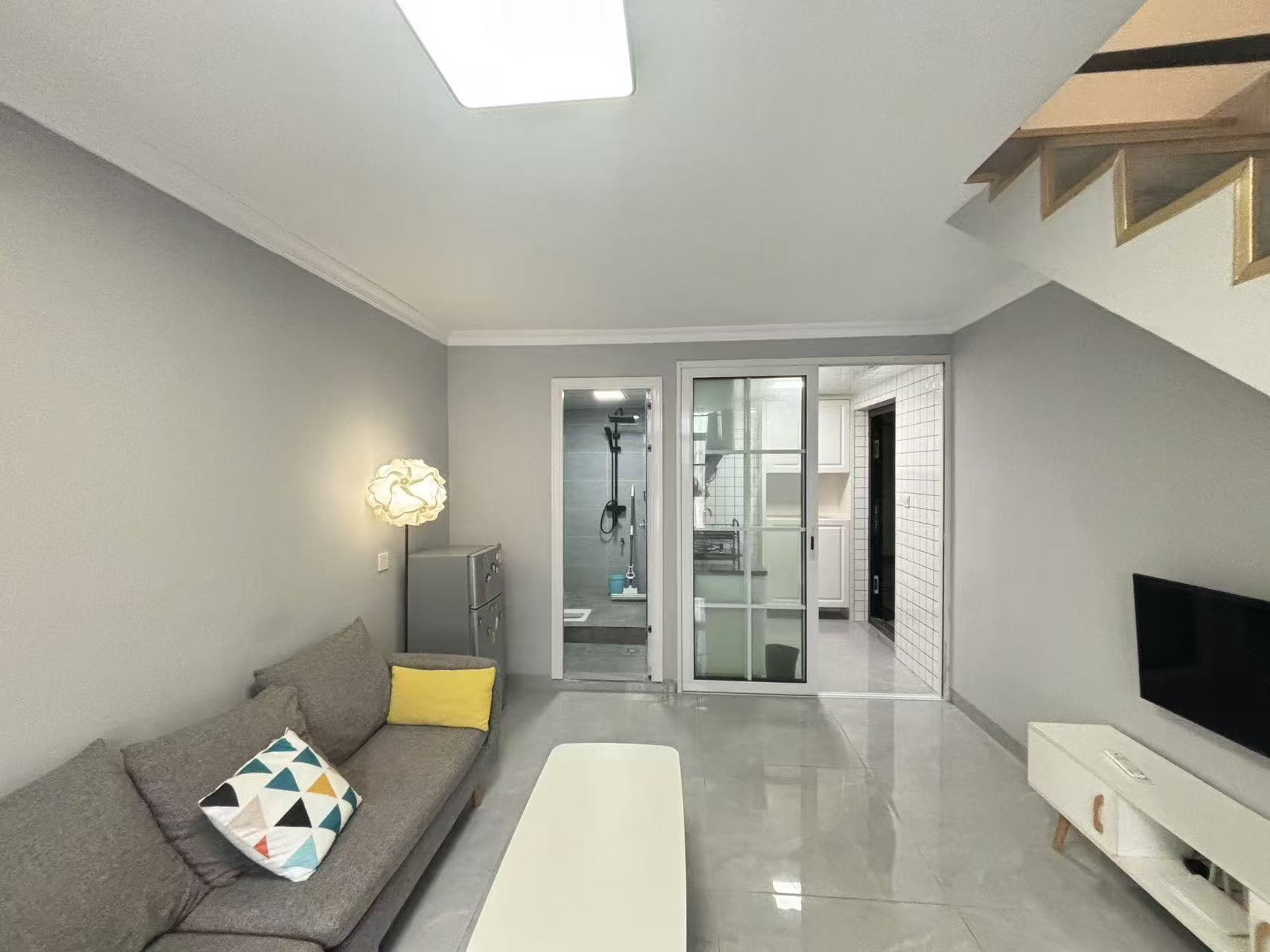 桃花缘 1室1厅1卫 1300.0元/月 桃花缘 1室1厅1卫 1300.0元/月室内图