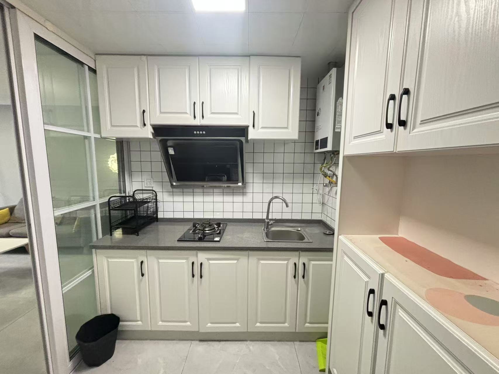 桃花缘 1室1厅1卫 1300.0元/月 桃花缘 1室1厅1卫 1300.0元/月室内图