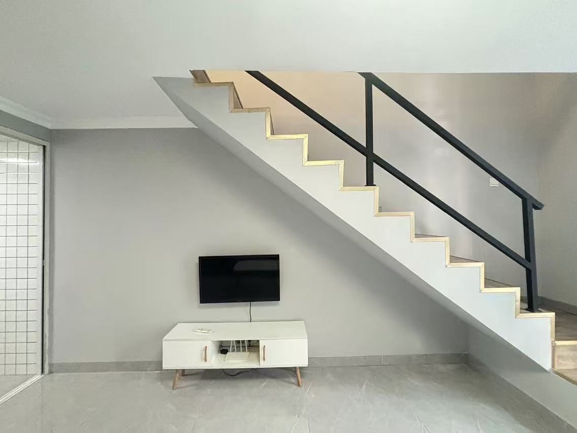 桃花缘 1室1厅1卫 1300.0元/月 桃花缘 1室1厅1卫 1300.0元/月室内图