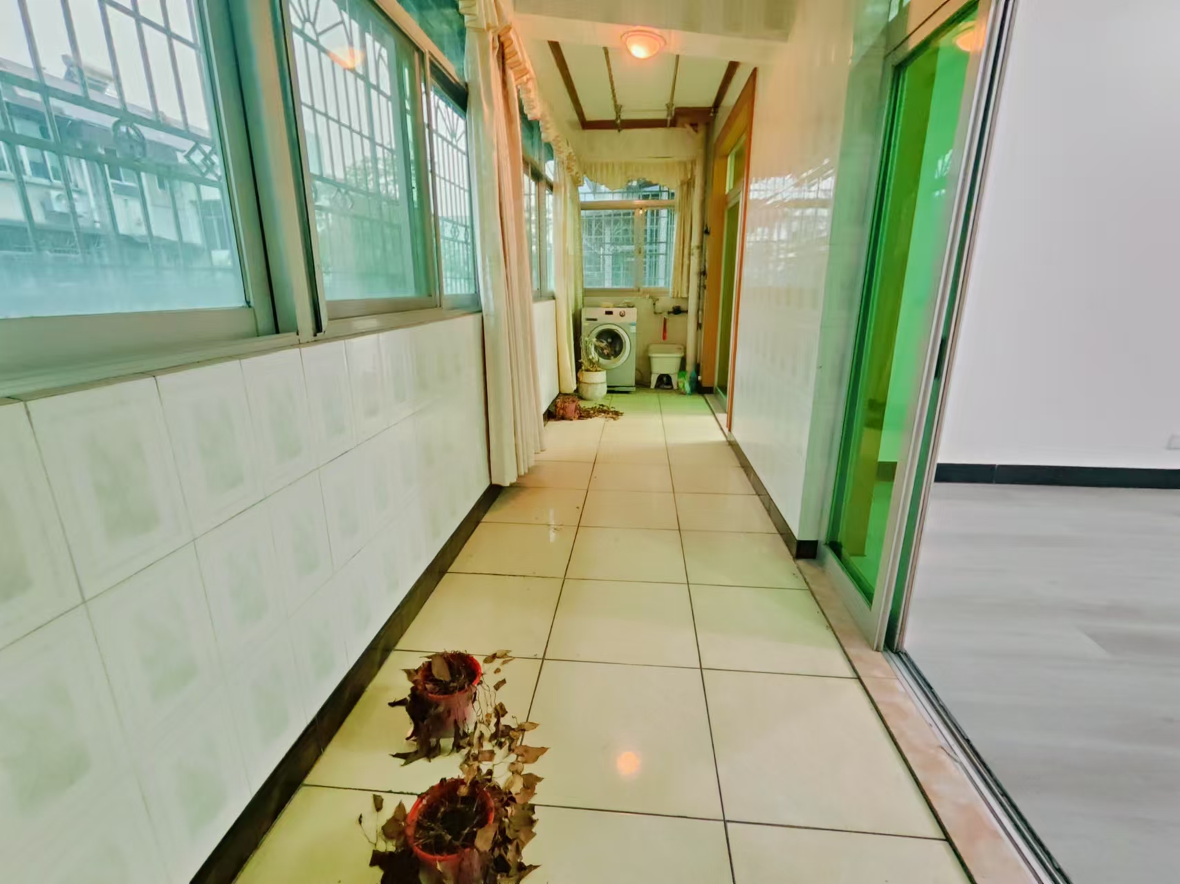 世纪华庭 4室2厅2卫 2000.0元/月 世纪华庭 4室2厅2卫 2000.0元/月室内图