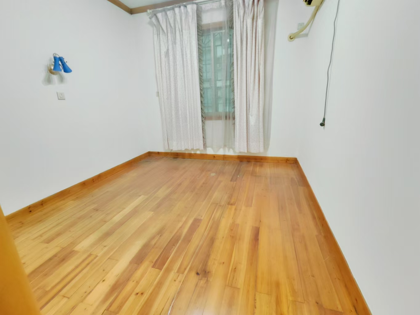 世纪华庭 4室2厅2卫 2000.0元/月 世纪华庭 4室2厅2卫 2000.0元/月室内图