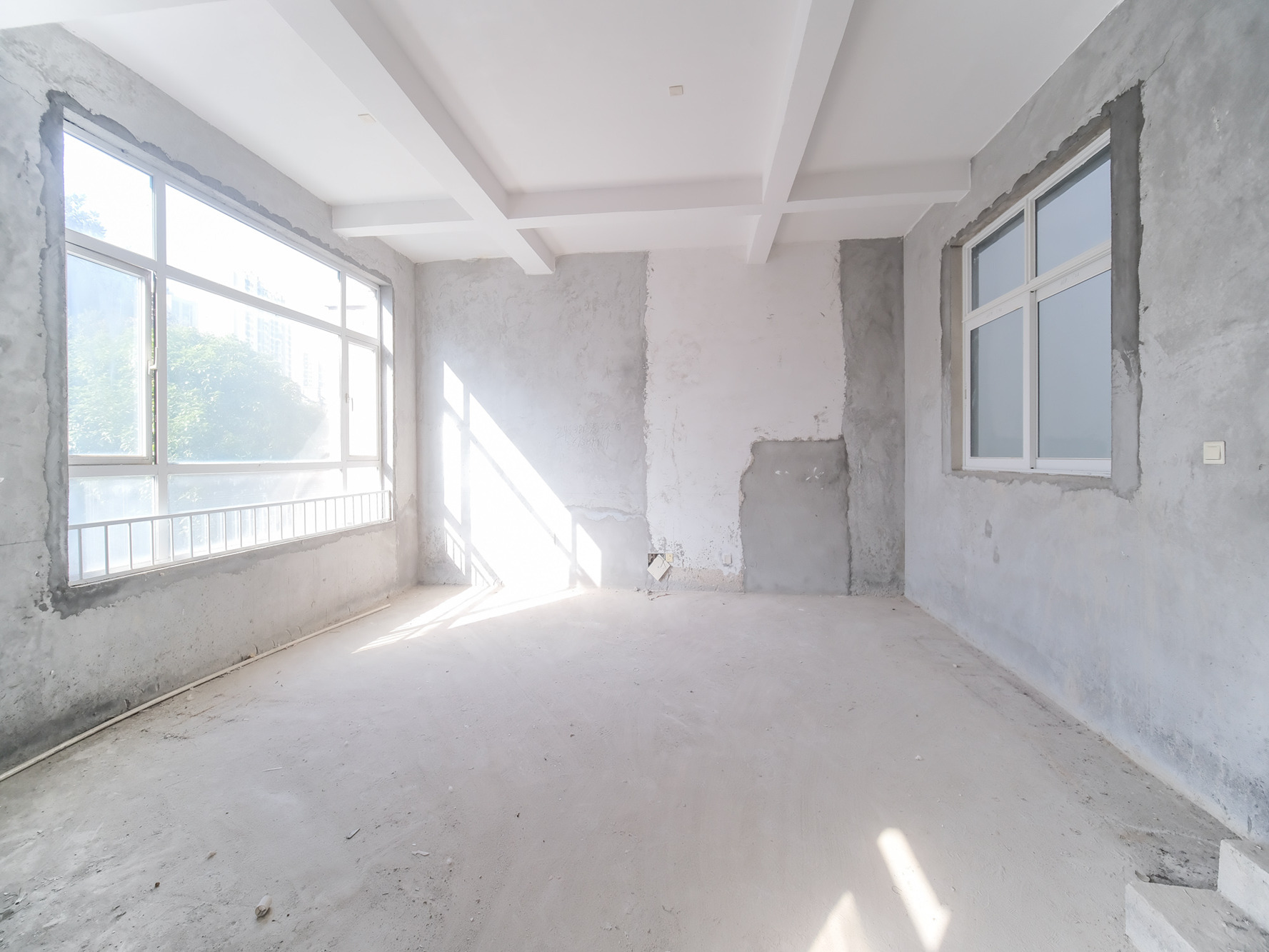 山水湾  6室3厅3卫    450.0万 山水湾  6室3厅3卫    450.0万客厅