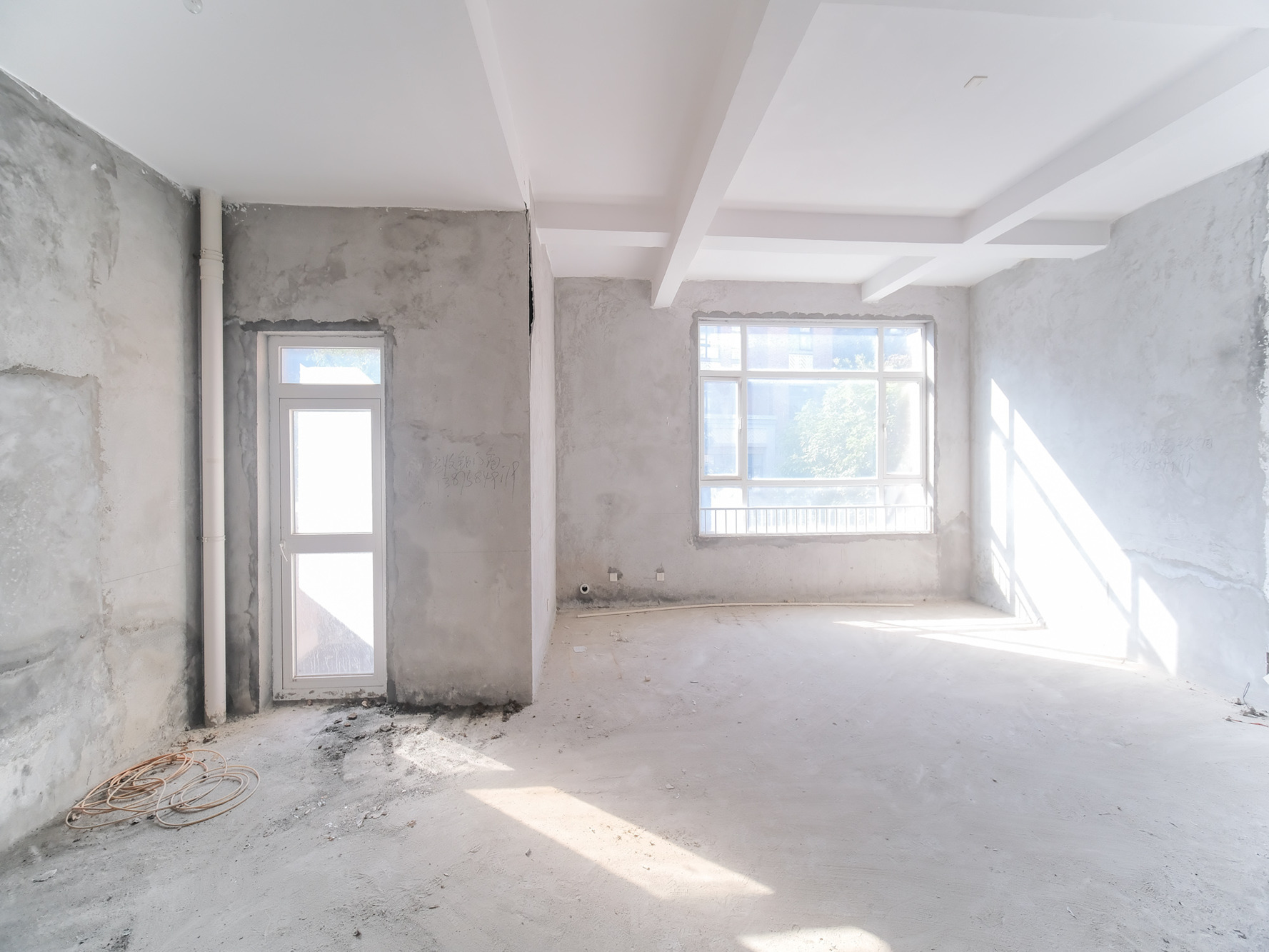 山水湾  6室3厅3卫    450.0万 山水湾  6室3厅3卫    450.0万客厅