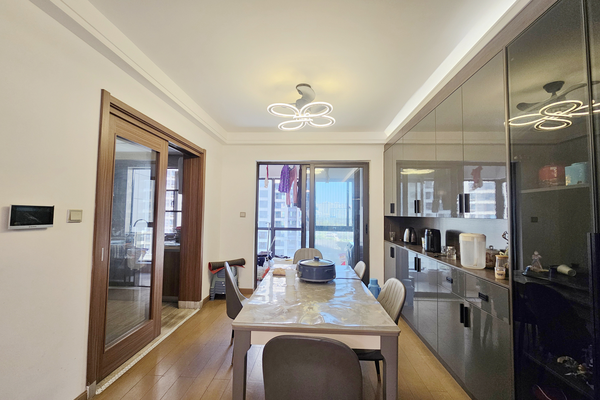 阳光城尚东湾青柠园 4室2厅2卫 148.0万 阳光城尚东湾青柠园 4室2厅2卫 148.0万客厅