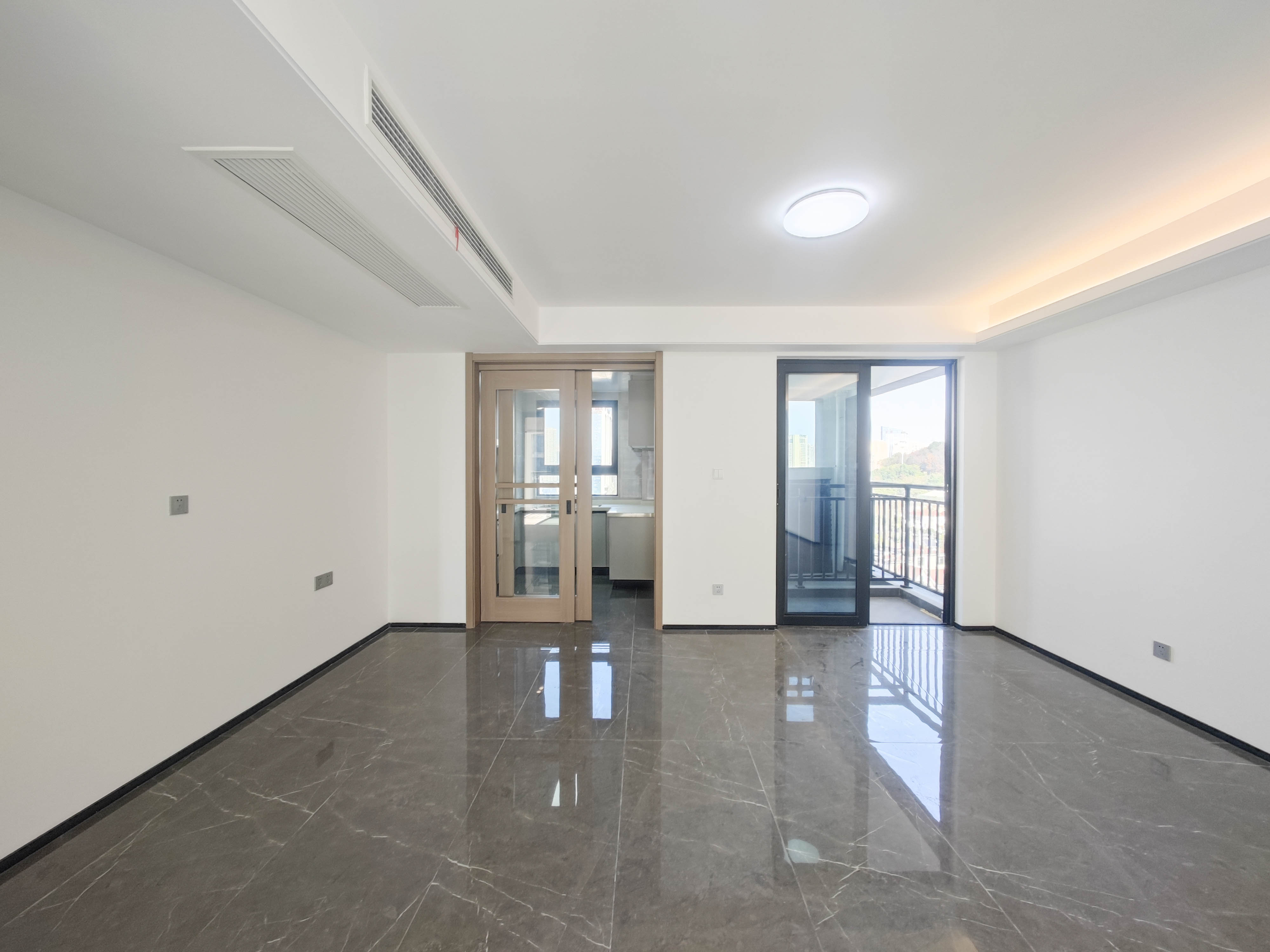 中海星樾府  4室2厅2卫    225.0万其他