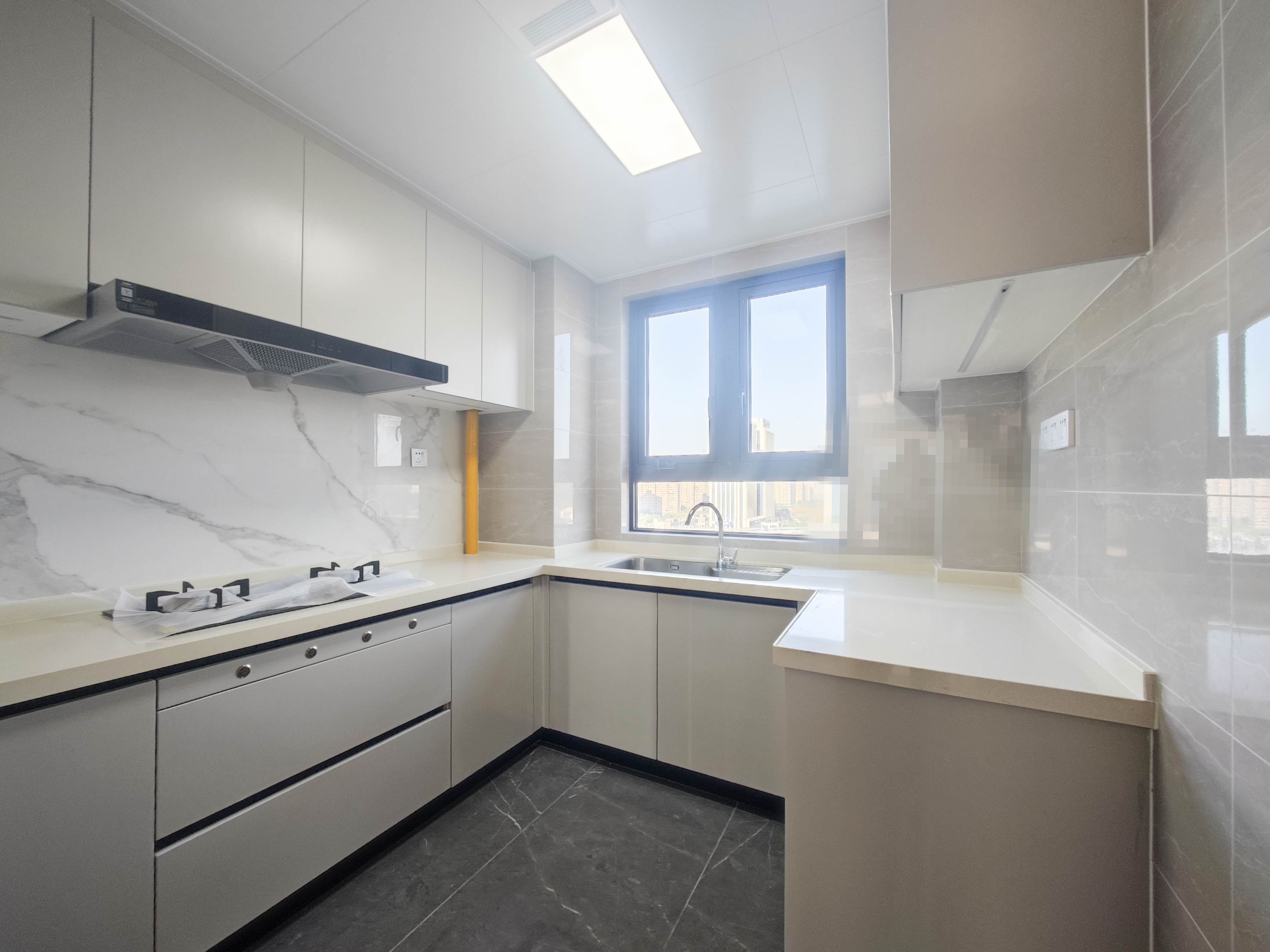 中海星樾府  4室2厅2卫    225.0万其他