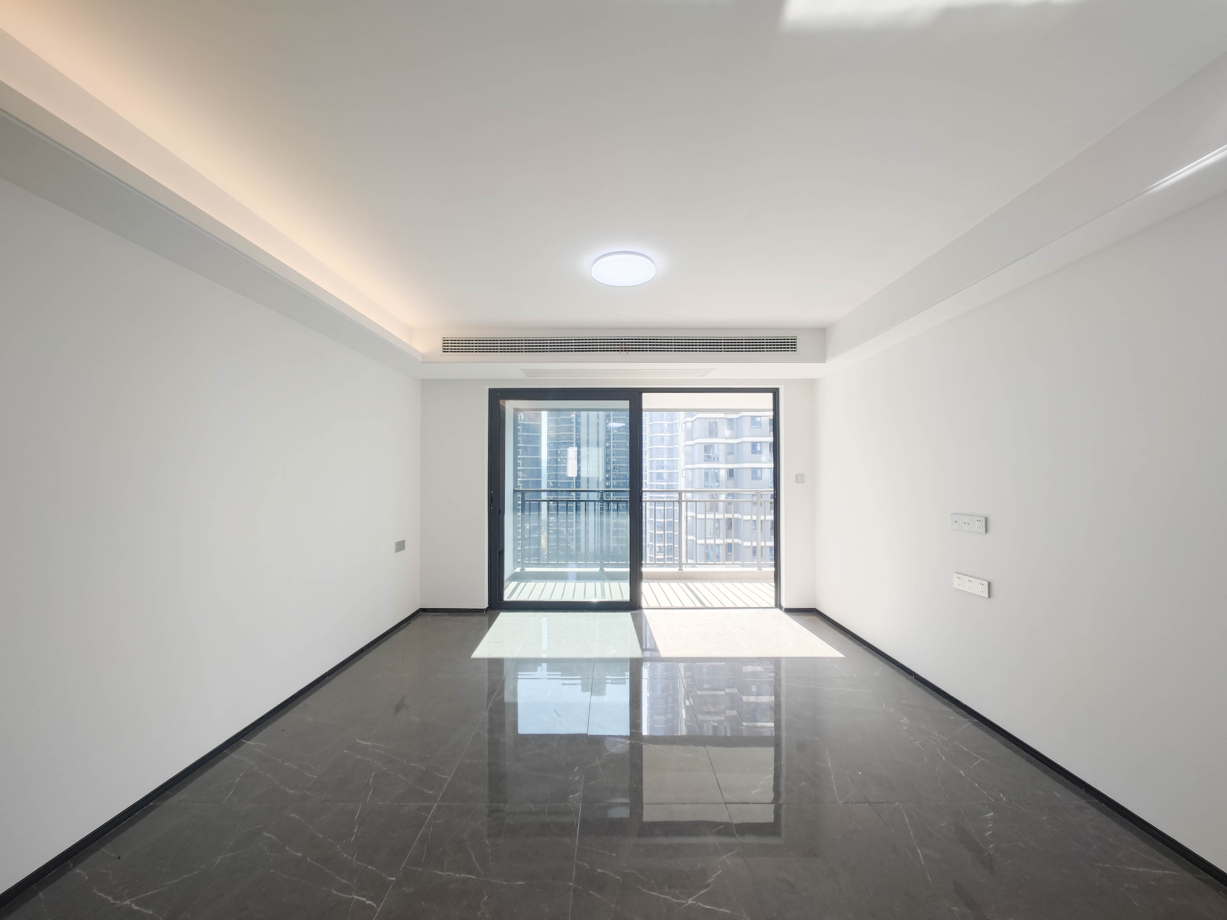 中海星樾府  4室2厅2卫    225.0万客厅