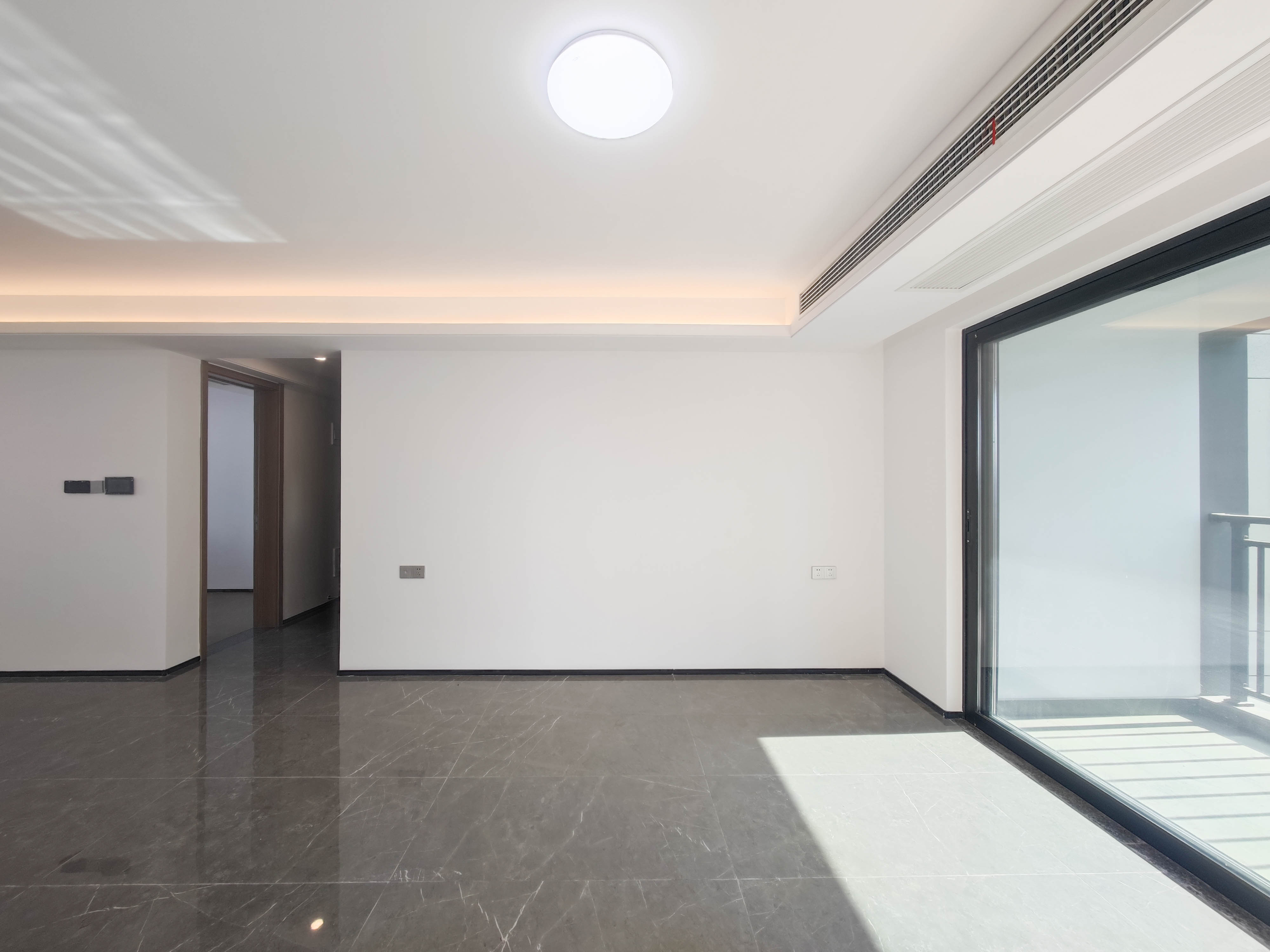 中海星樾府  4室2厅2卫    225.0万客厅