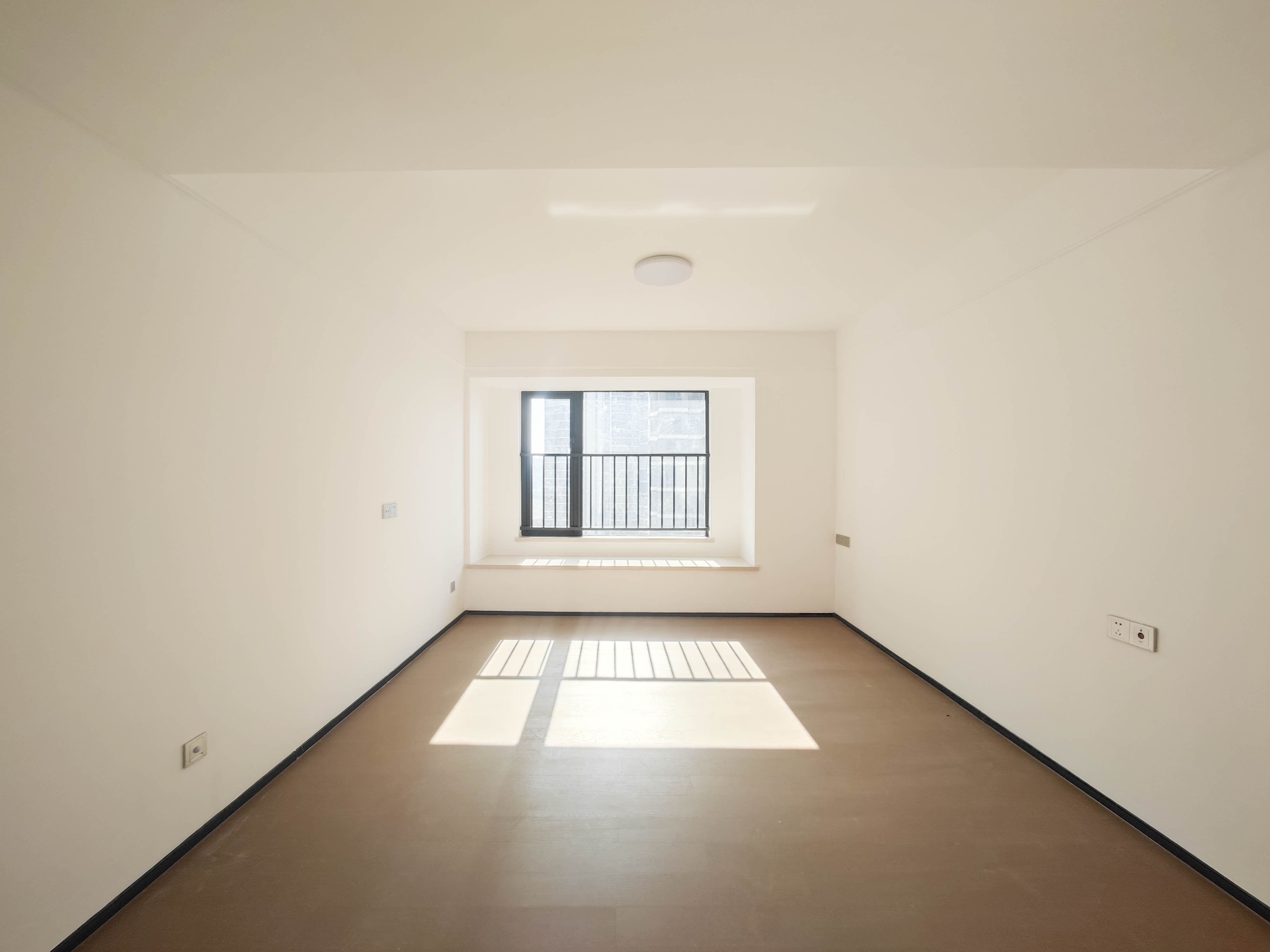 中海星樾府  4室2厅2卫    225.0万卧室