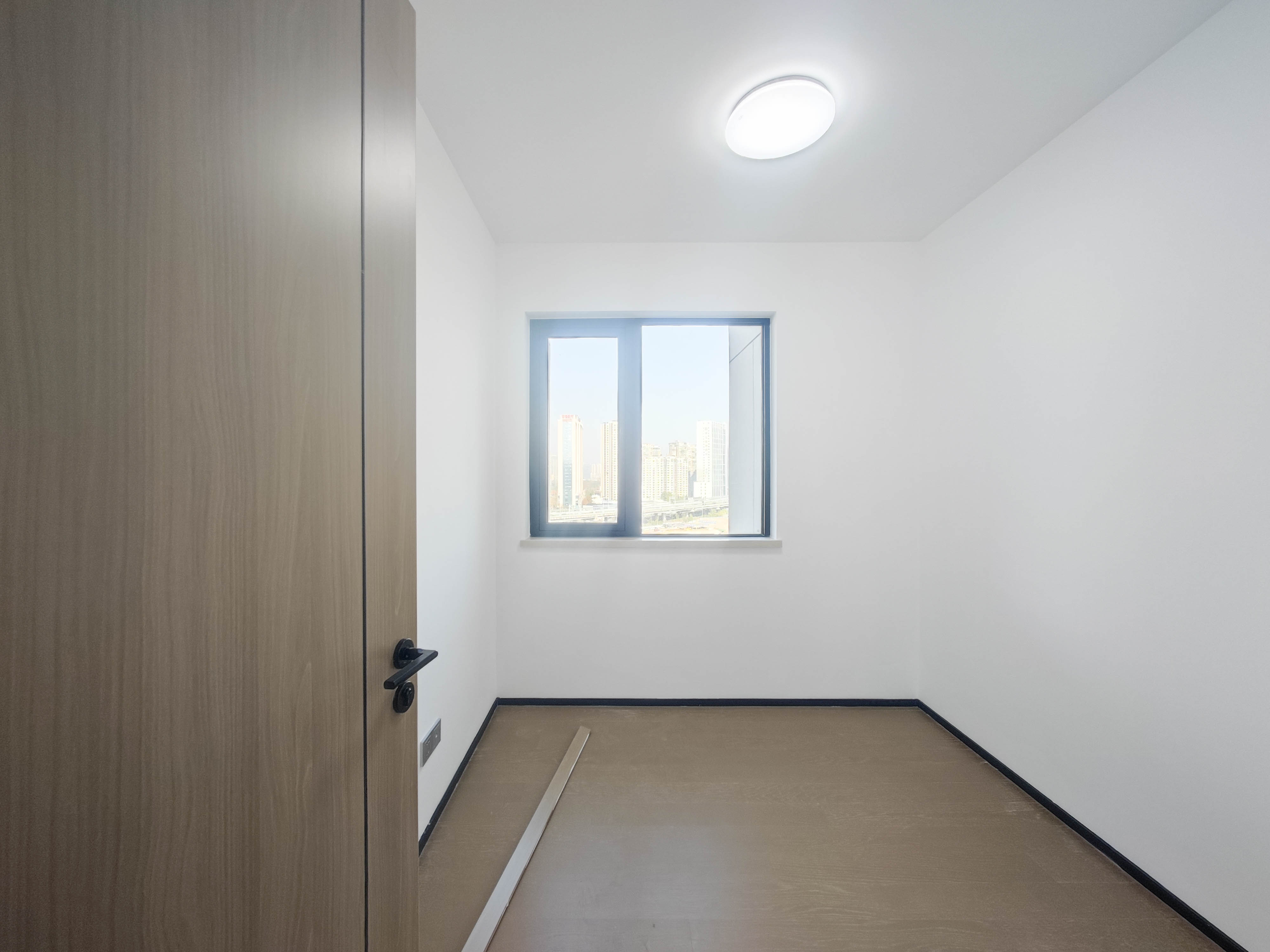 中海星樾府  4室2厅2卫    225.0万卧室