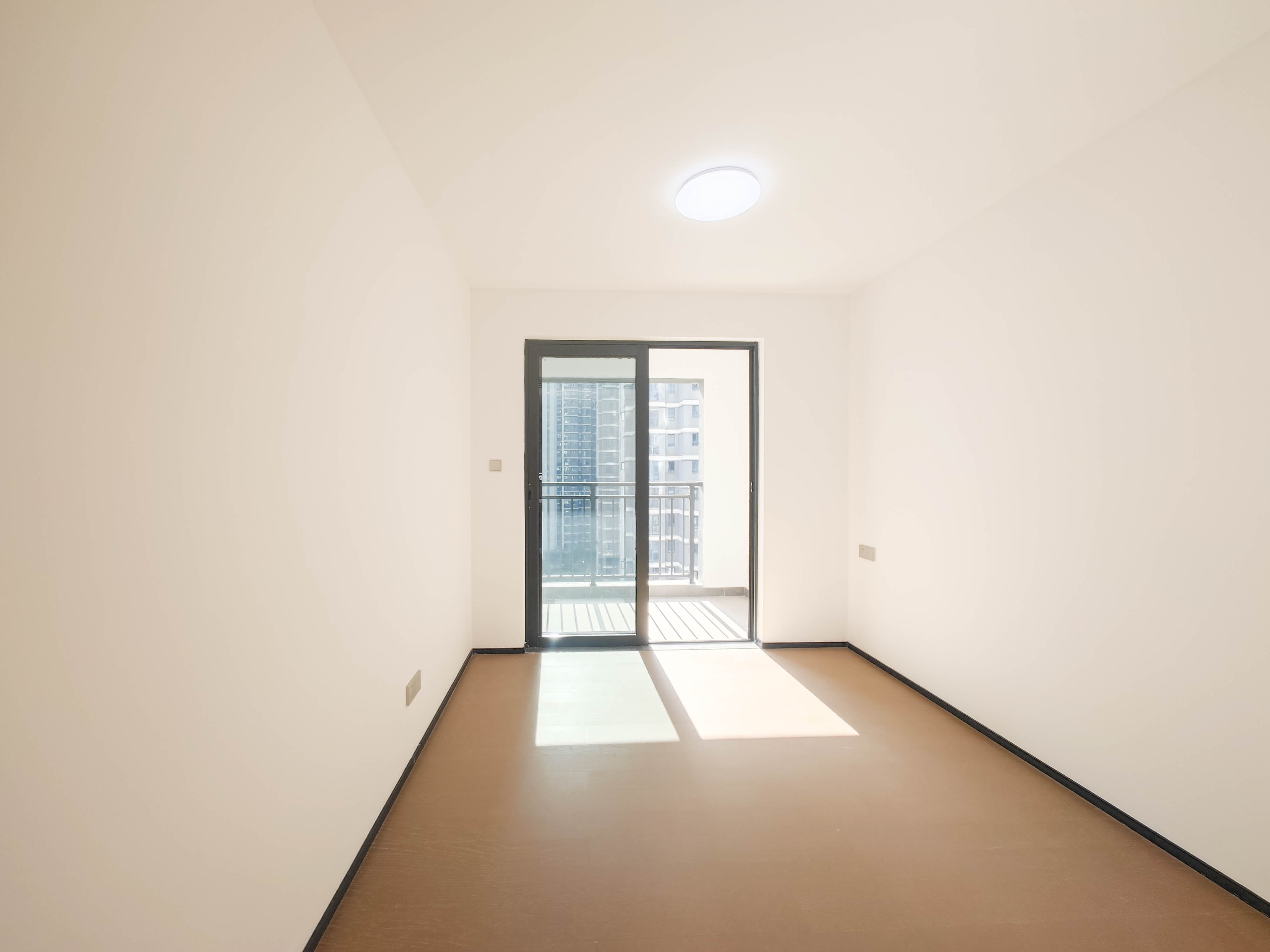 中海星樾府  4室2厅2卫    225.0万卧室