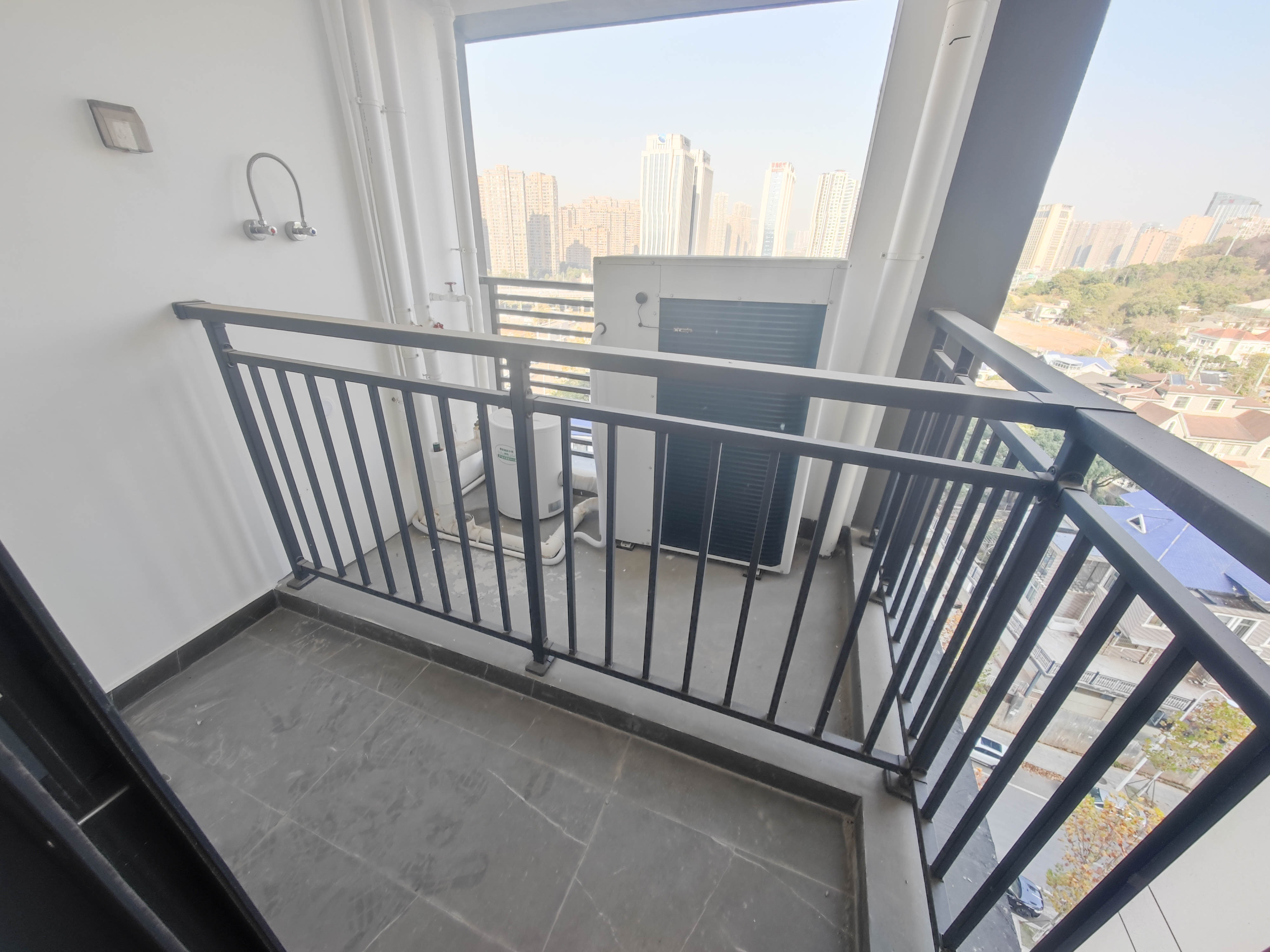 中海星樾府  4室2厅2卫    225.0万阳台