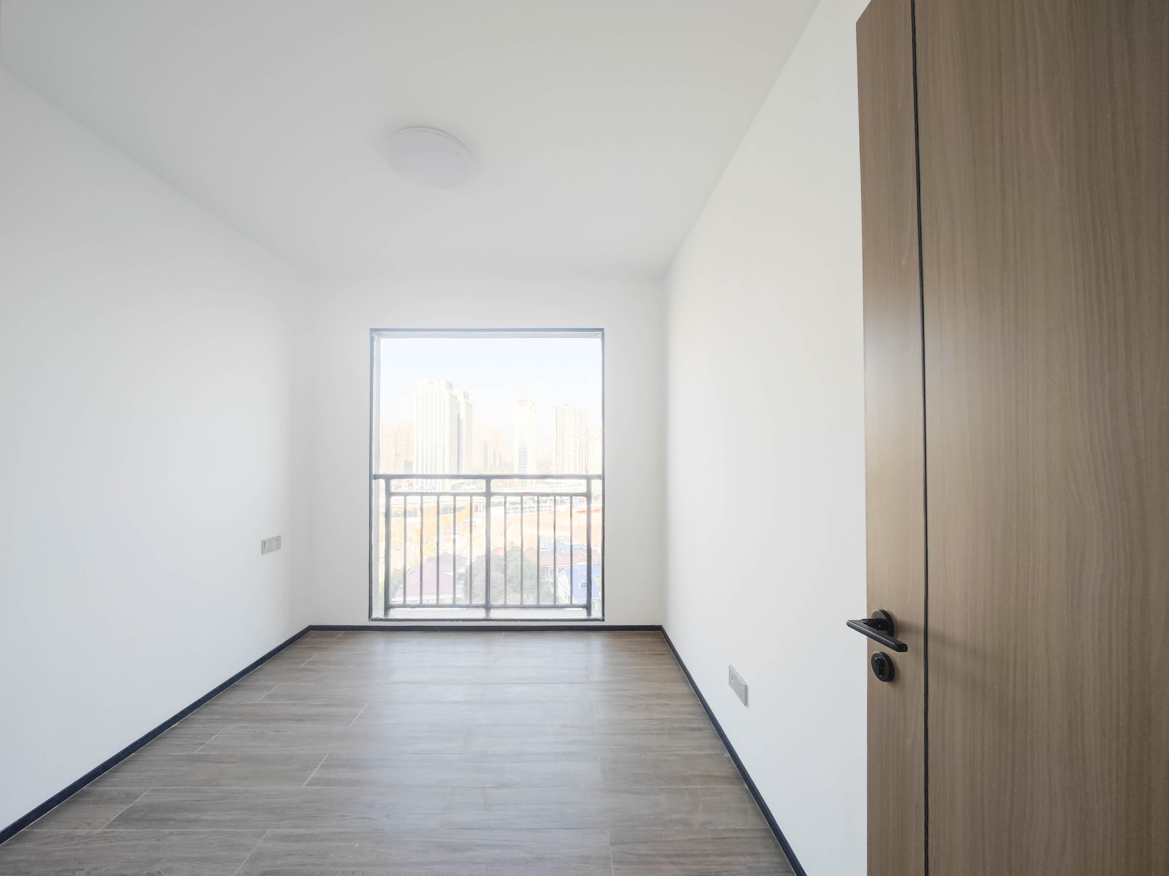 中海星樾府  4室2厅2卫    225.0万卧室