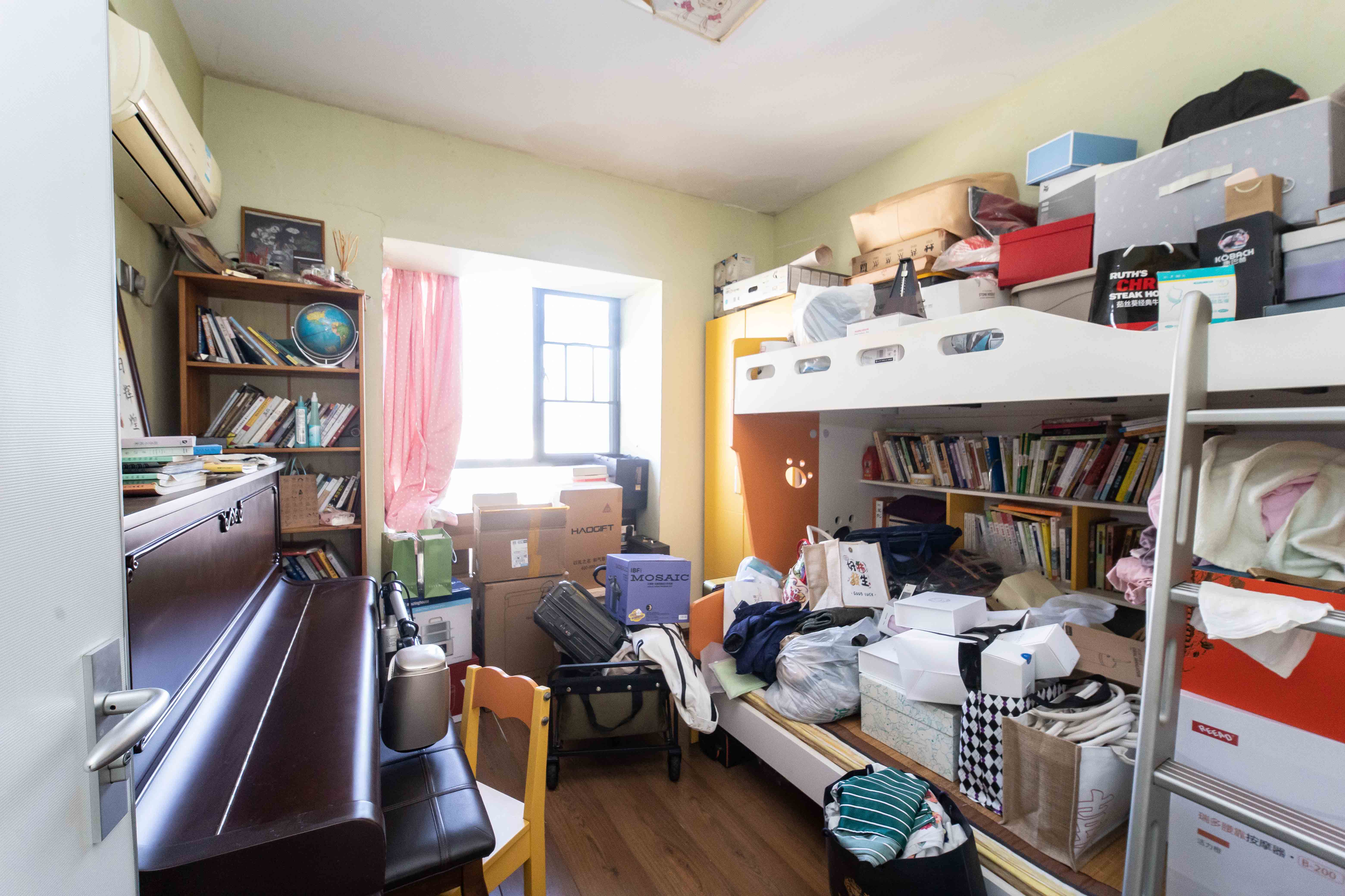 银港水晶城  4室2厅2卫    142.0万 银港水晶城  4室2厅2卫    142.0万卧室