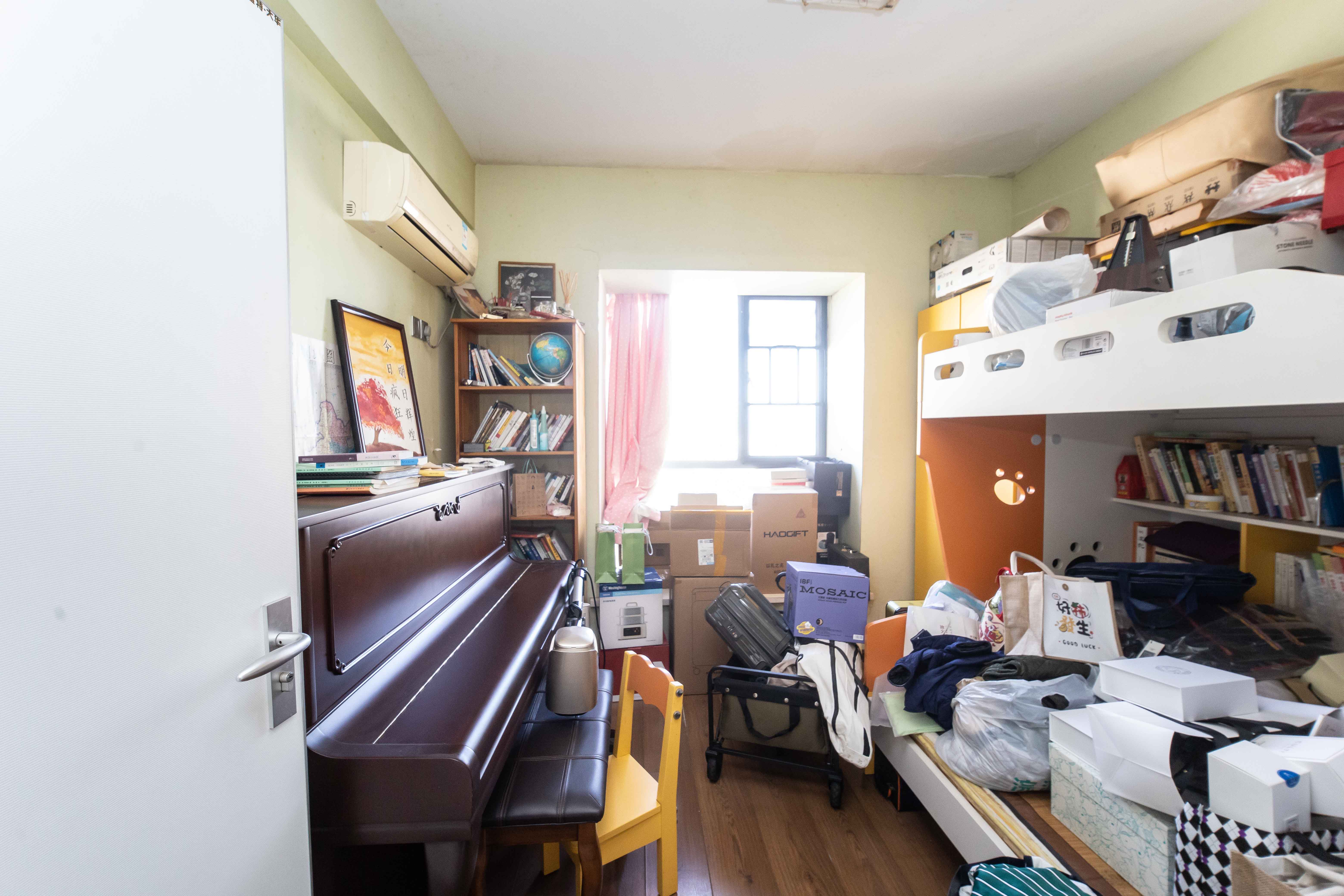 银港水晶城  4室2厅2卫    142.0万 银港水晶城  4室2厅2卫    142.0万卧室