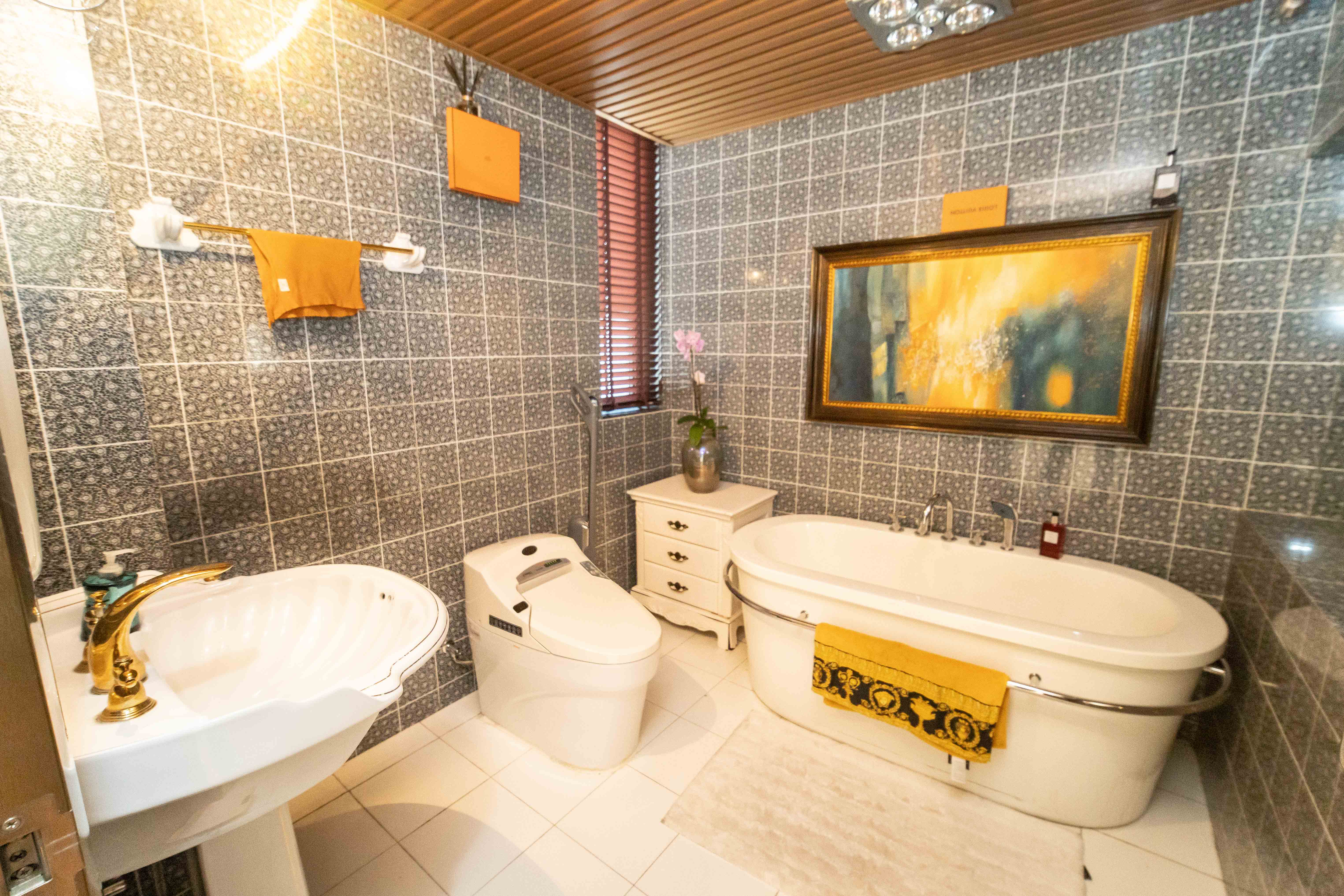 长房东郡 3室2厅2卫 146.5万 长房东郡 3室2厅2卫 146.5万卫生间