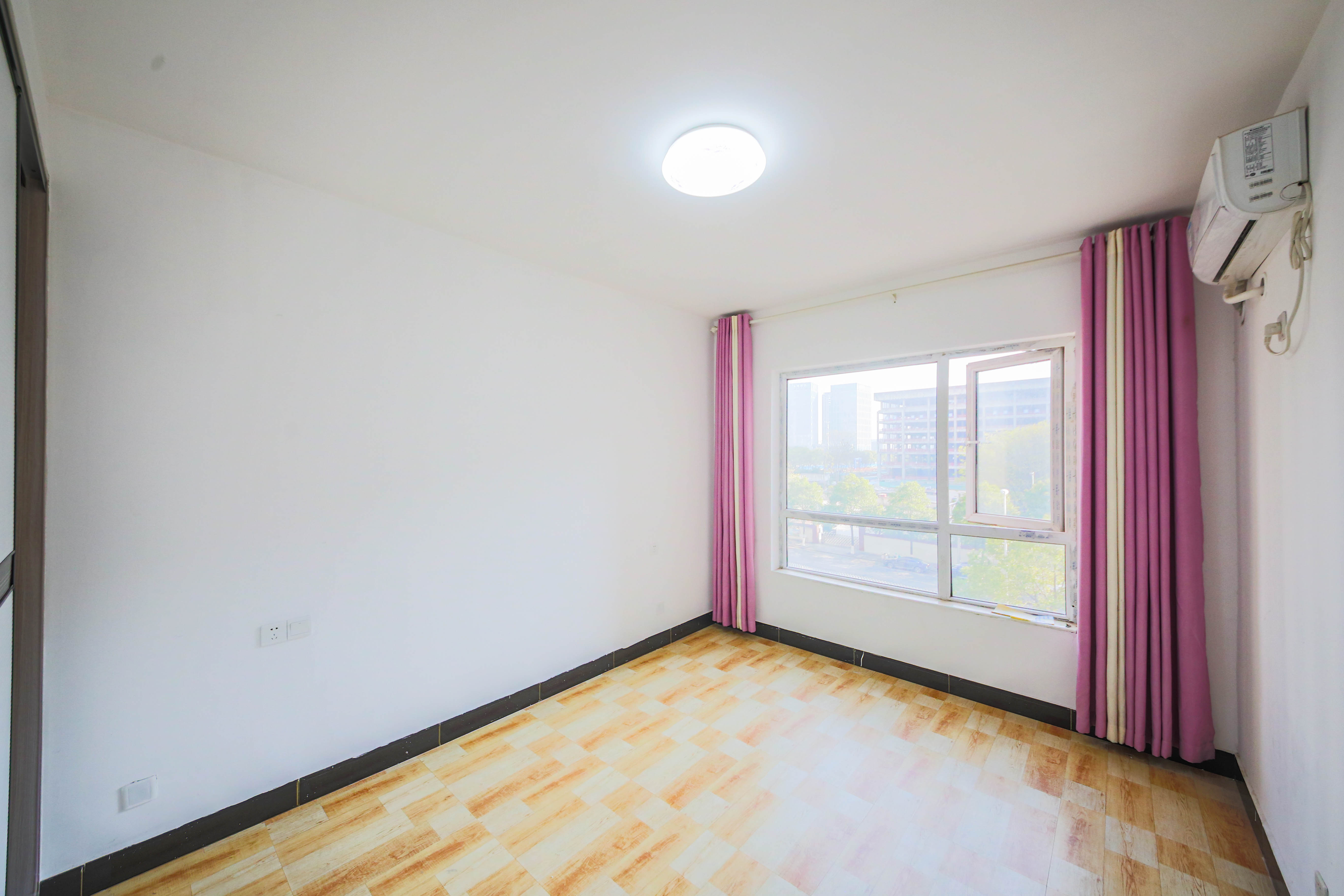 长城雅苑  3室2厅2卫    119.0万 长城雅苑  3室2厅2卫    119.0万卧室