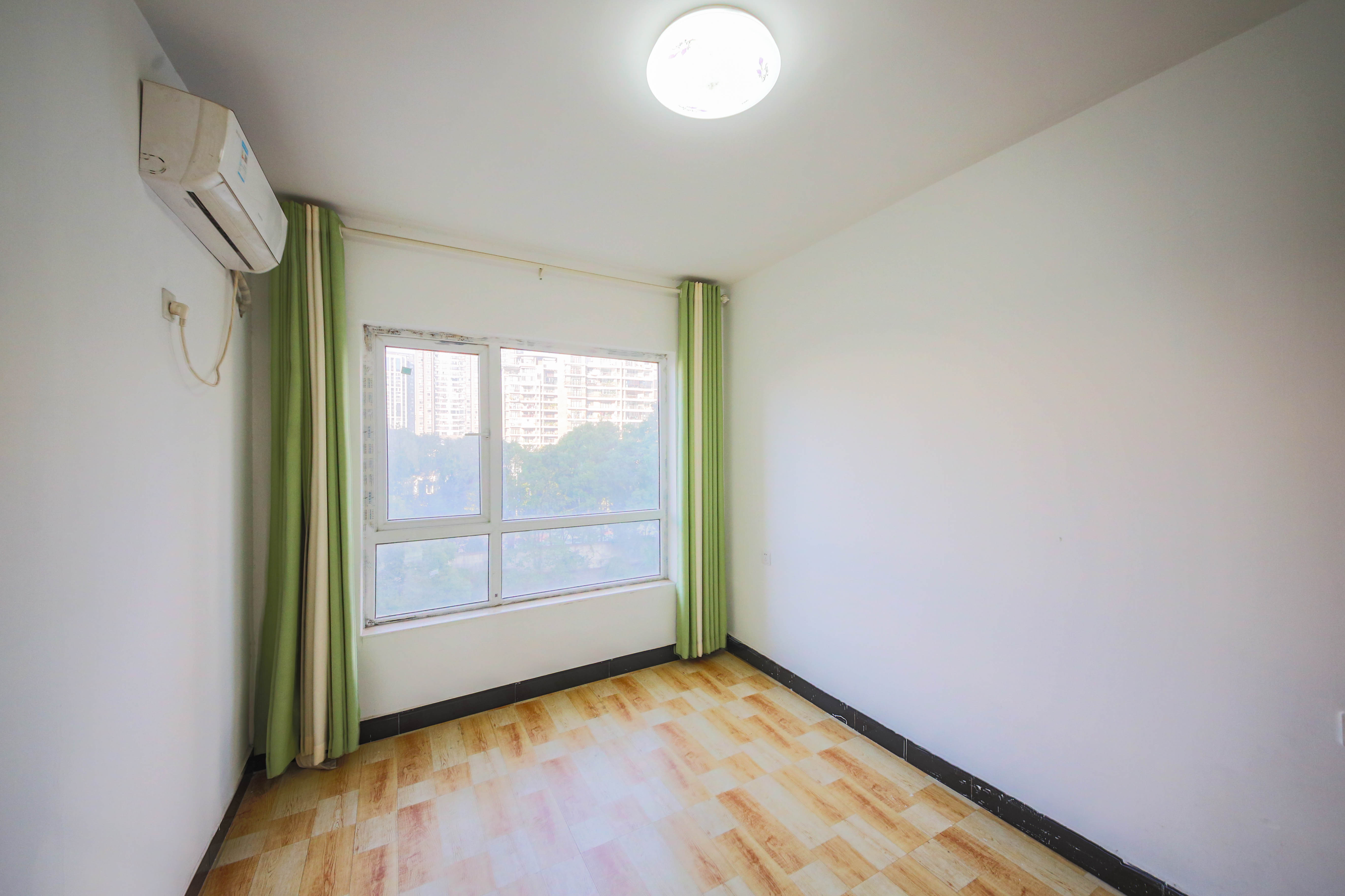 长城雅苑  3室2厅2卫    119.0万 长城雅苑  3室2厅2卫    119.0万卧室