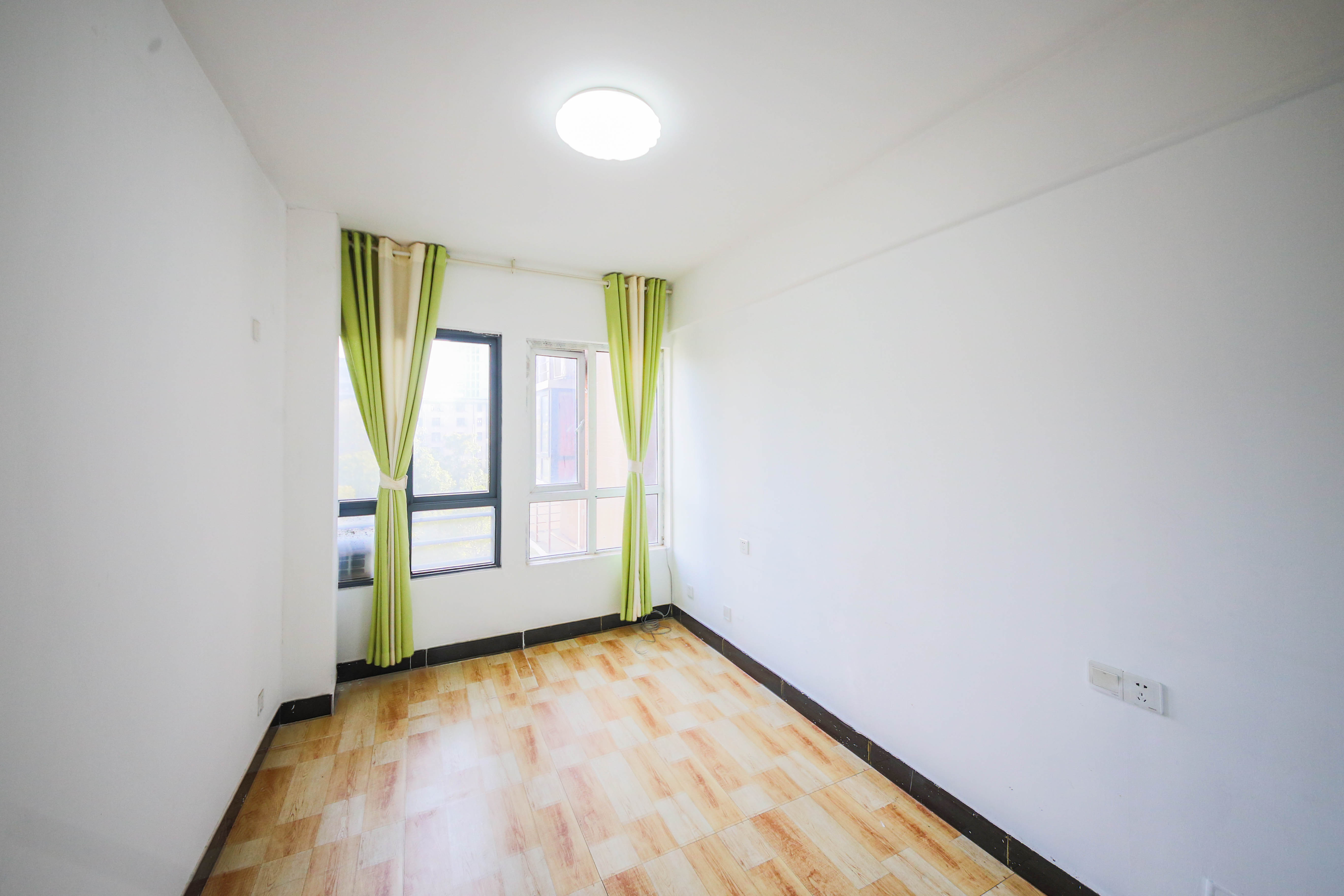 长城雅苑  3室2厅2卫    119.0万 长城雅苑  3室2厅2卫    119.0万卧室