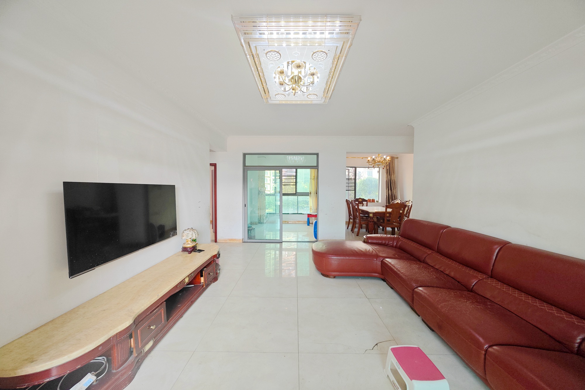 新城新世界一二三期 3室2厅1卫 93.8万 新城新世界一二三期 3室2厅1卫 93.8万客厅