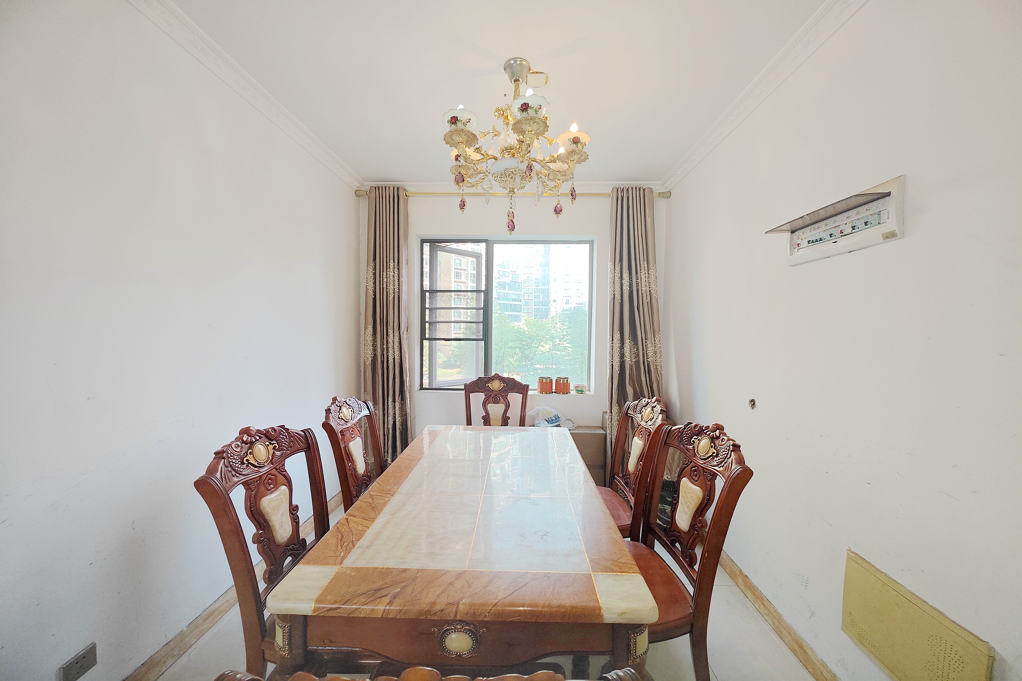 新城新世界一二三期 3室2厅1卫 93.8万 新城新世界一二三期 3室2厅1卫 93.8万客厅