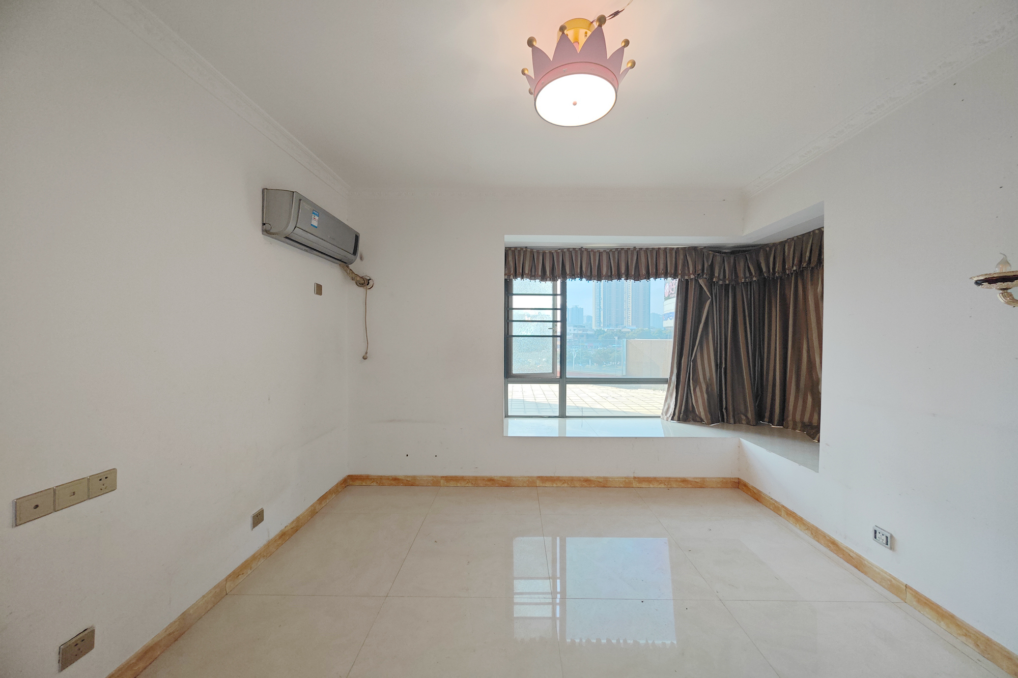 新城新世界一二三期 3室2厅1卫 93.8万 新城新世界一二三期 3室2厅1卫 93.8万卧室