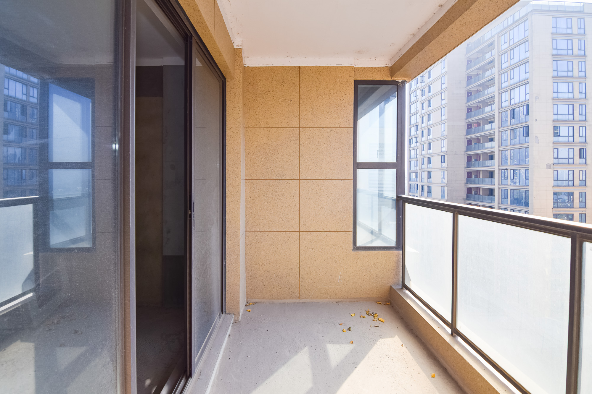 绿城高尔夫小镇  3室2厅1卫    85.0万 绿城高尔夫小镇  3室2厅1卫    85.0万阳台