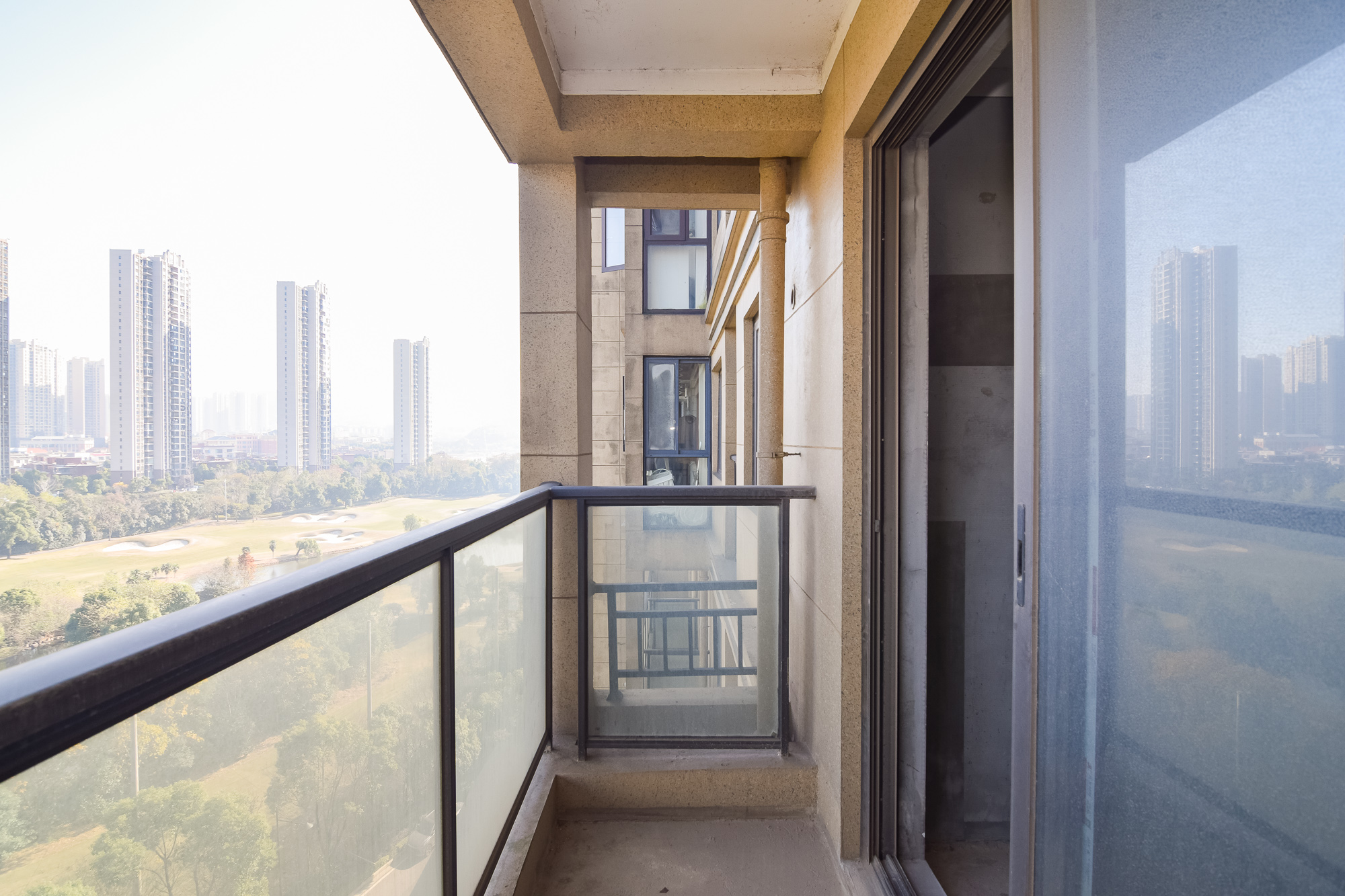 绿城高尔夫小镇  3室2厅1卫    85.0万 绿城高尔夫小镇  3室2厅1卫    85.0万阳台