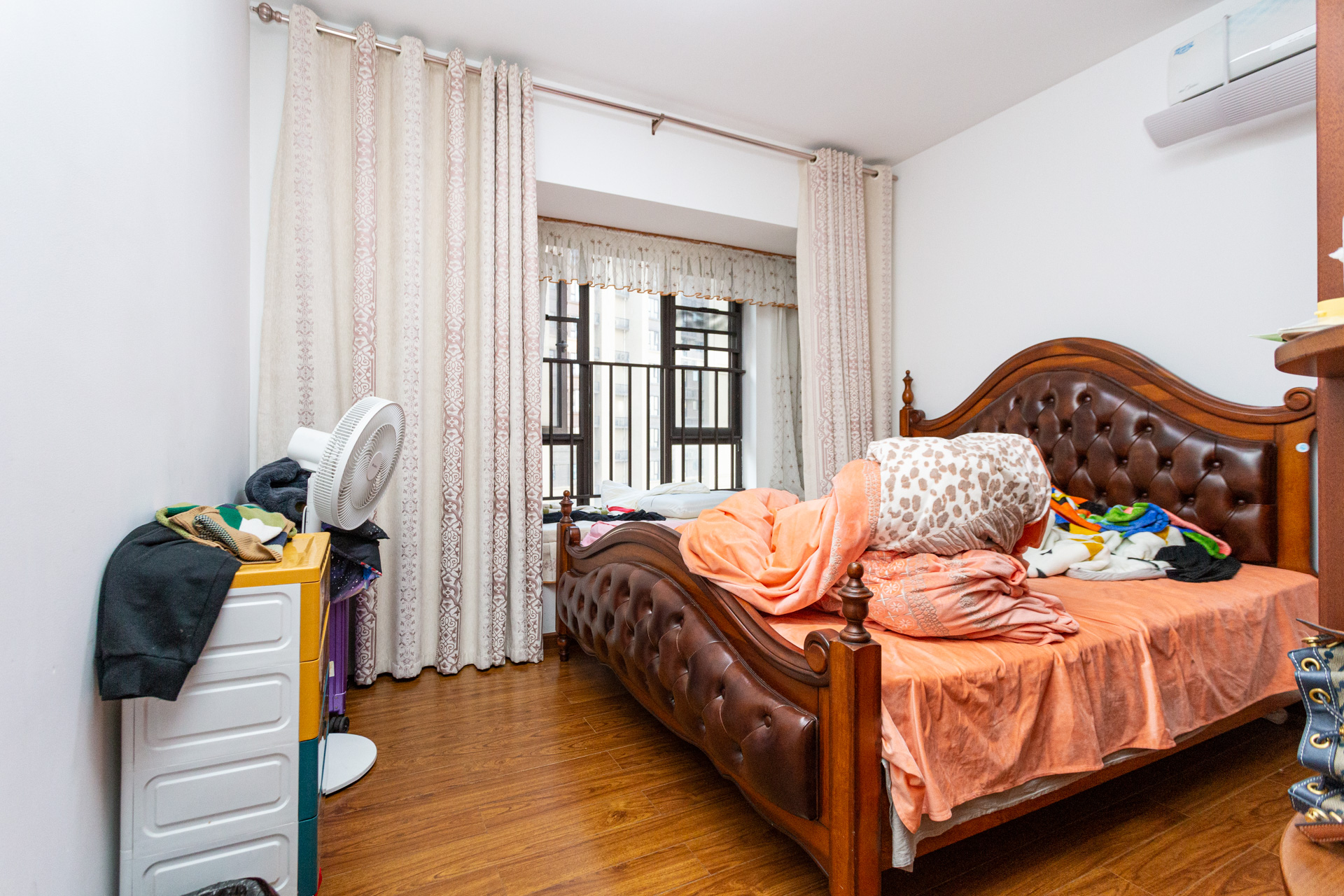 时代倾城二期 2室2厅1卫 75.0万 时代倾城二期 2室2厅1卫 75.0万卧室