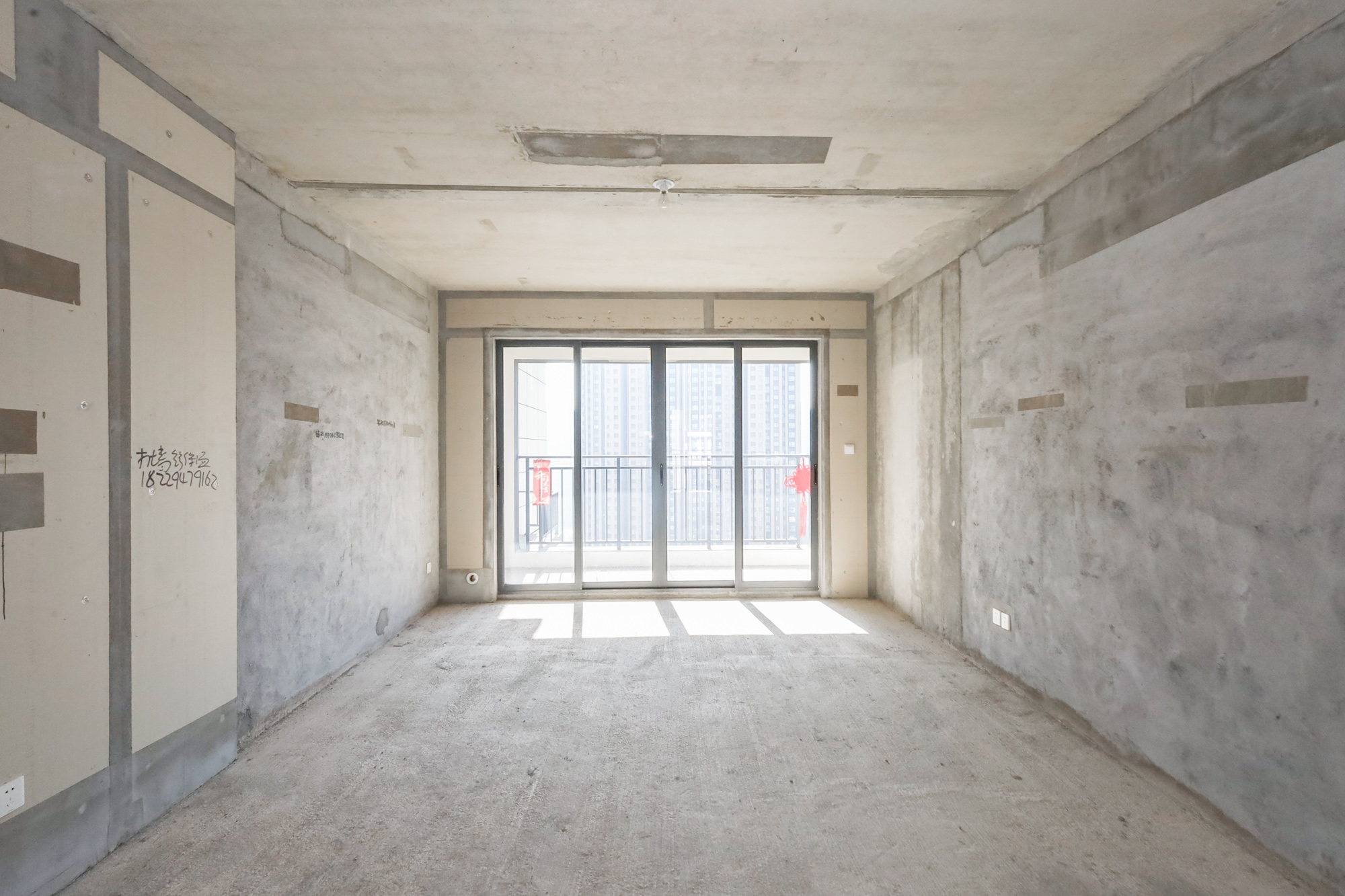 轨道中建麓江府  4室2厅2卫   200.00万