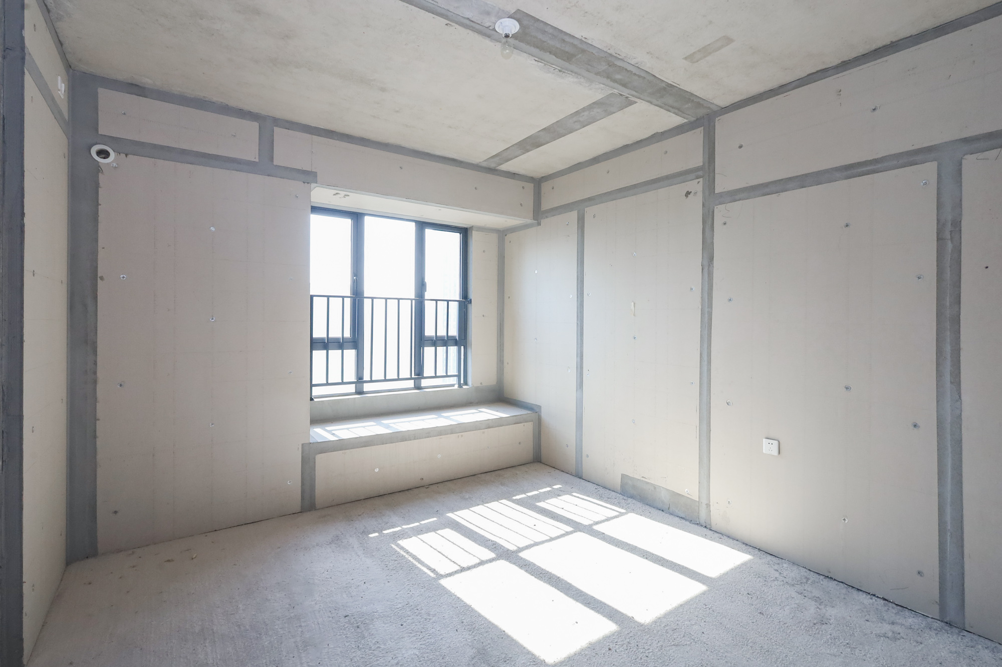 轨道中建麓江府  4室2厅2卫   200.00万卧室