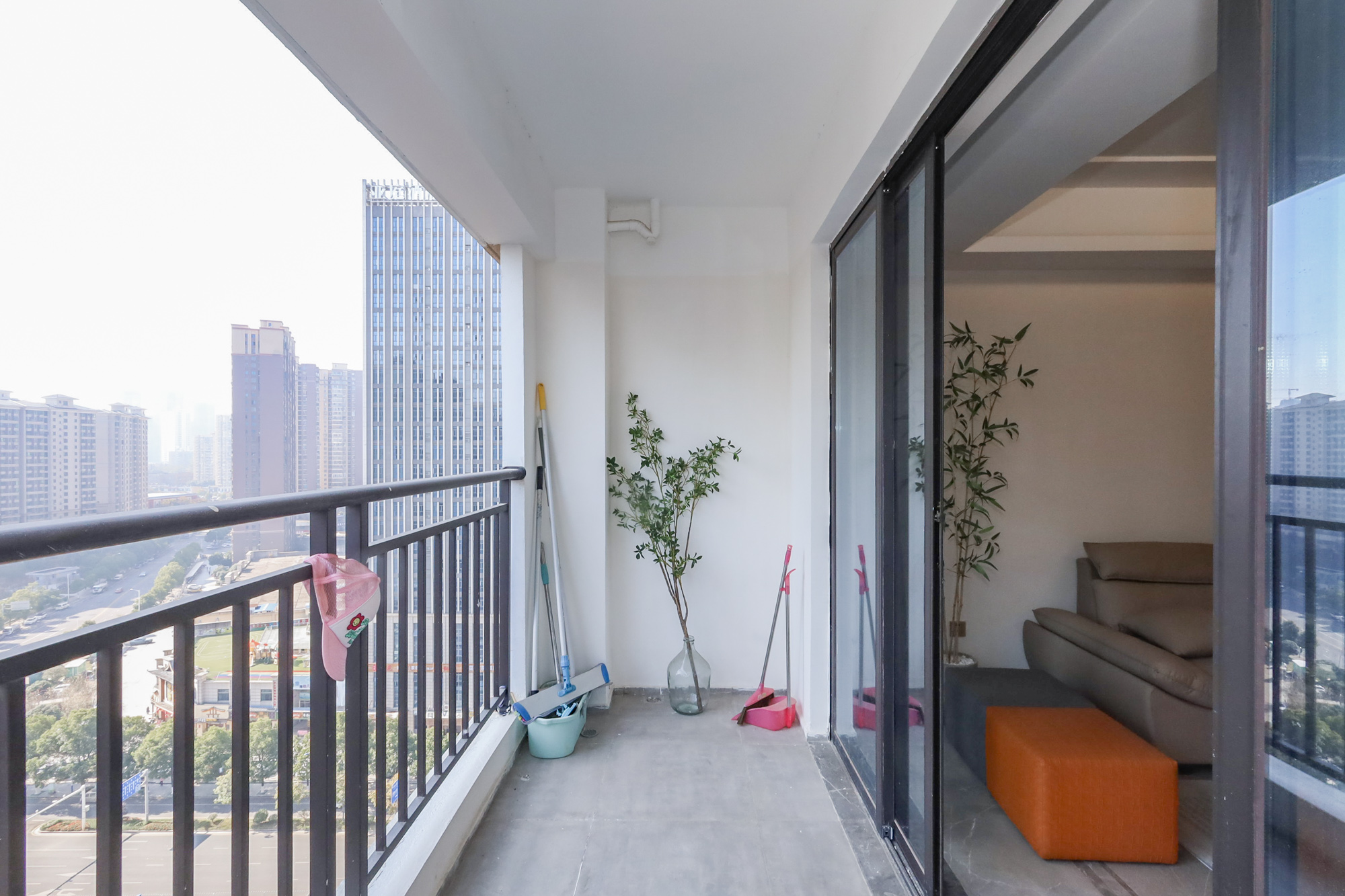 金茂建发泊悦  4室2厅2卫   221.80万阳台