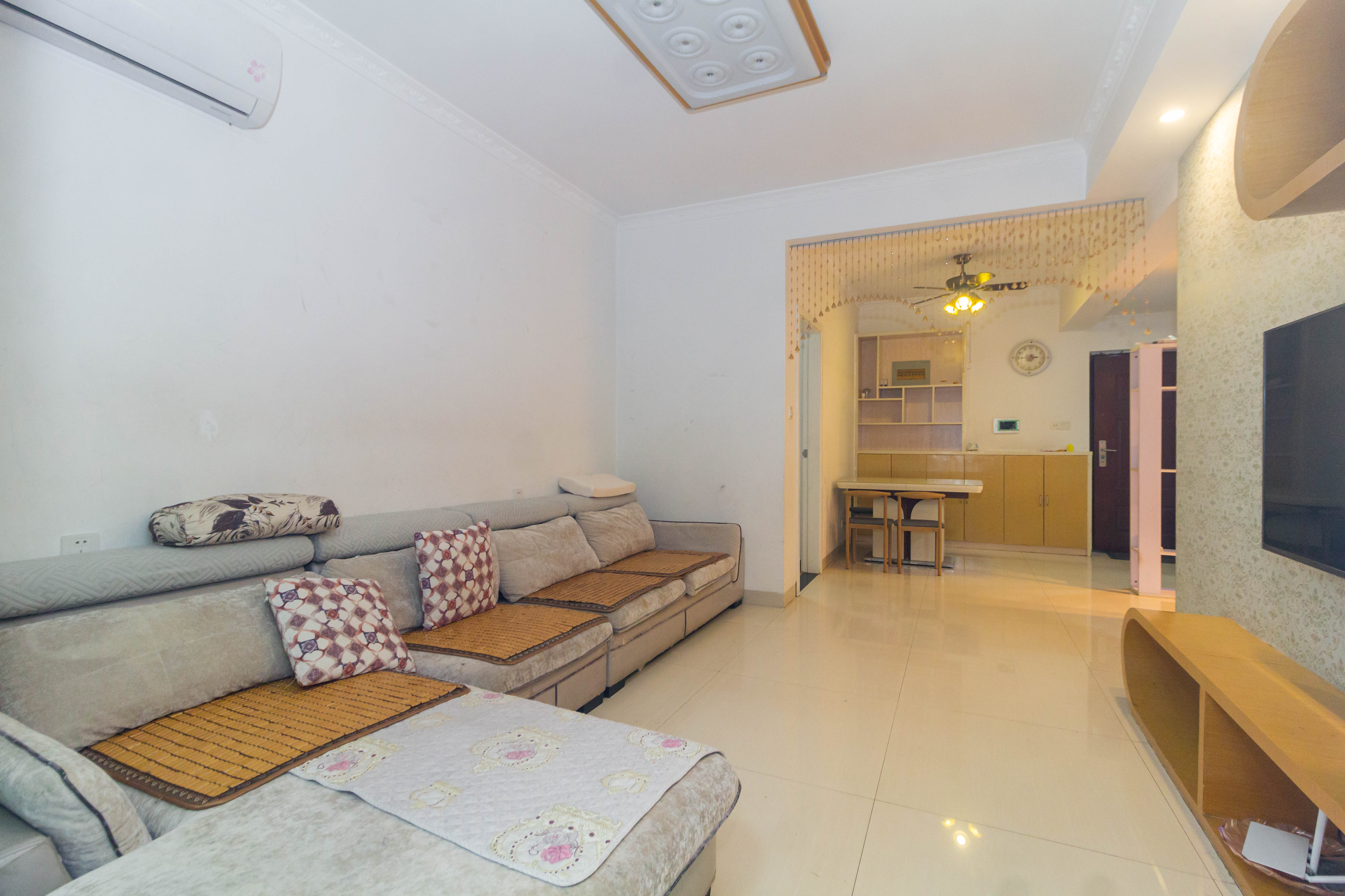 中国铁建国际城二期  2室2厅1卫    36.8万 中国铁建国际城二期  2室2厅1卫    36.8万客厅