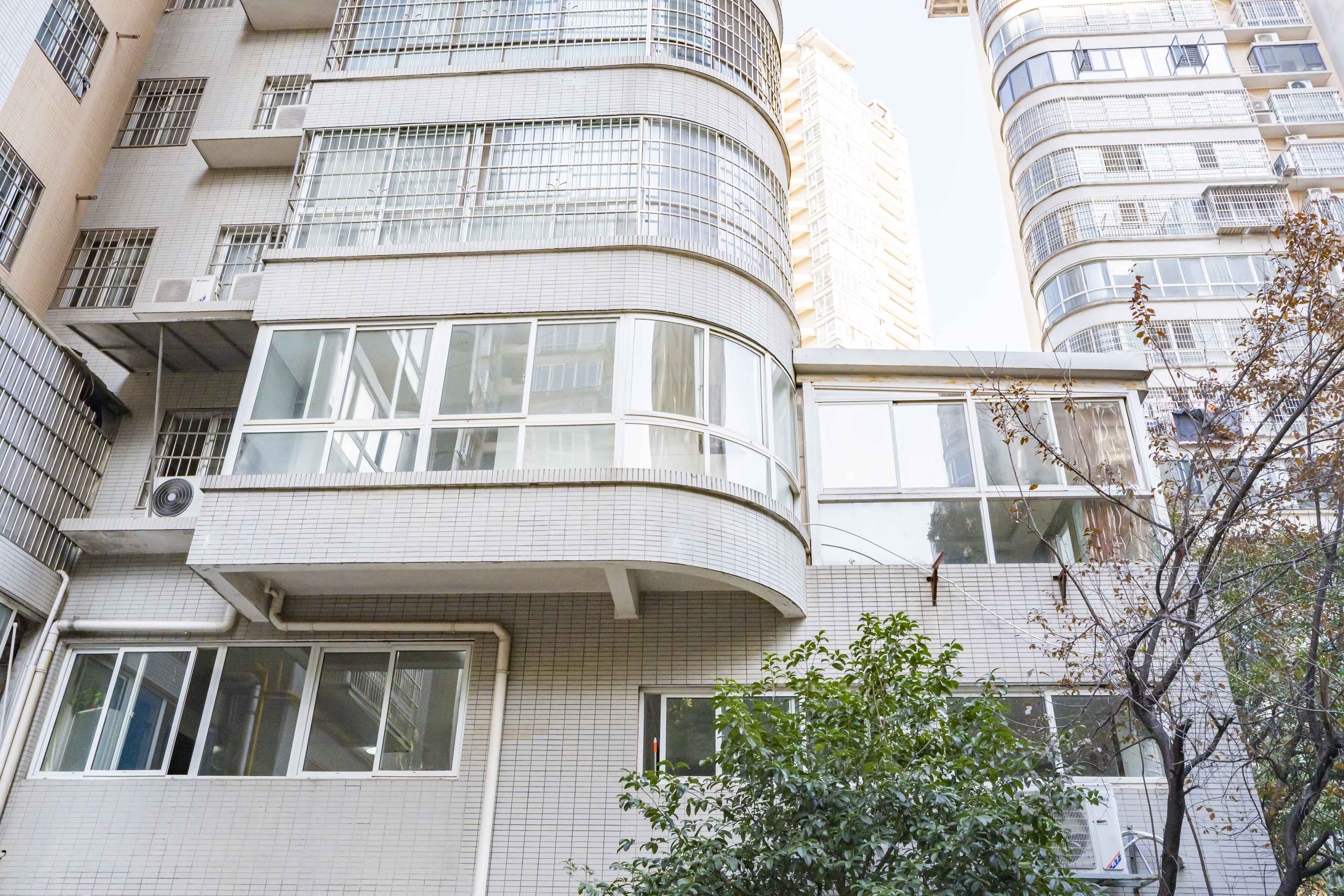 月湖兰庭  6室2厅2卫   105.00万其他