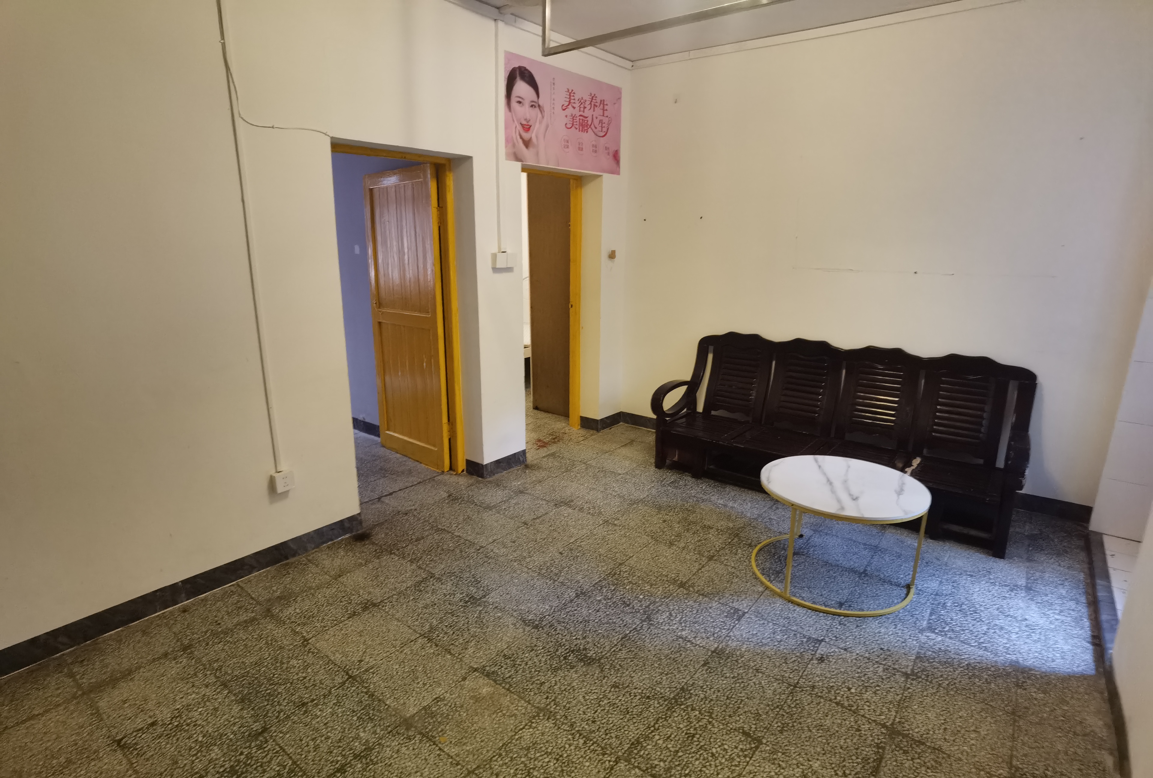 茶园坡社区(原王家冲社区)  2室1厅1卫   1500.00元/月室内图