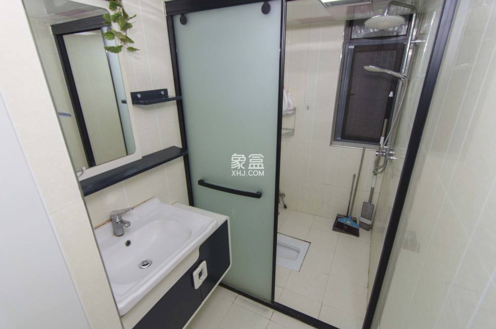 钱隆樽品(一、二、三期) 2室2厅1卫 2500.0元/月 钱隆樽品(一、二、三期) 2室2厅1卫 2500.0元/月室内图