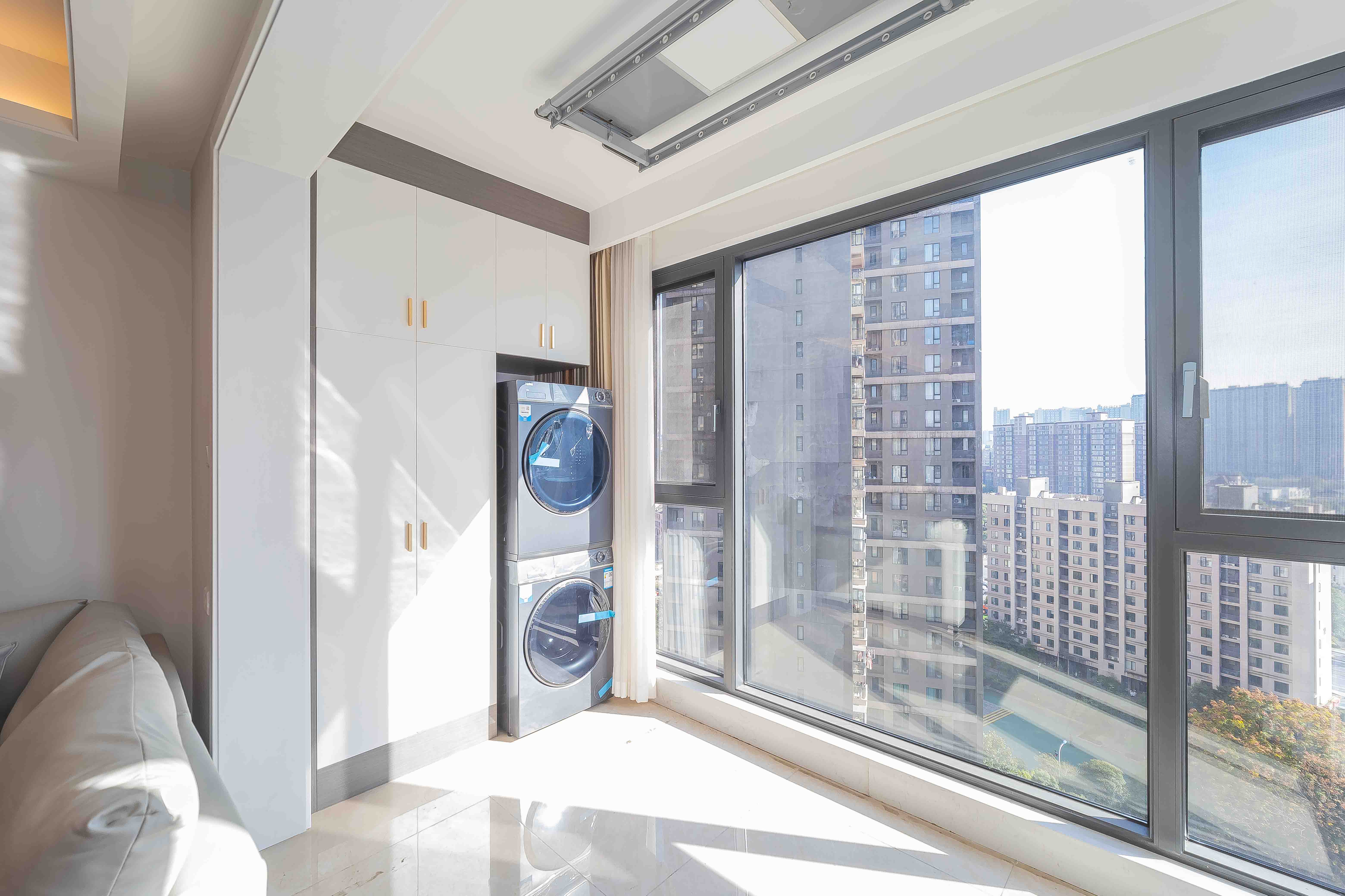 保利茉莉公馆 3室2厅2卫 145.0万 保利茉莉公馆 3室2厅2卫 145.0万阳台