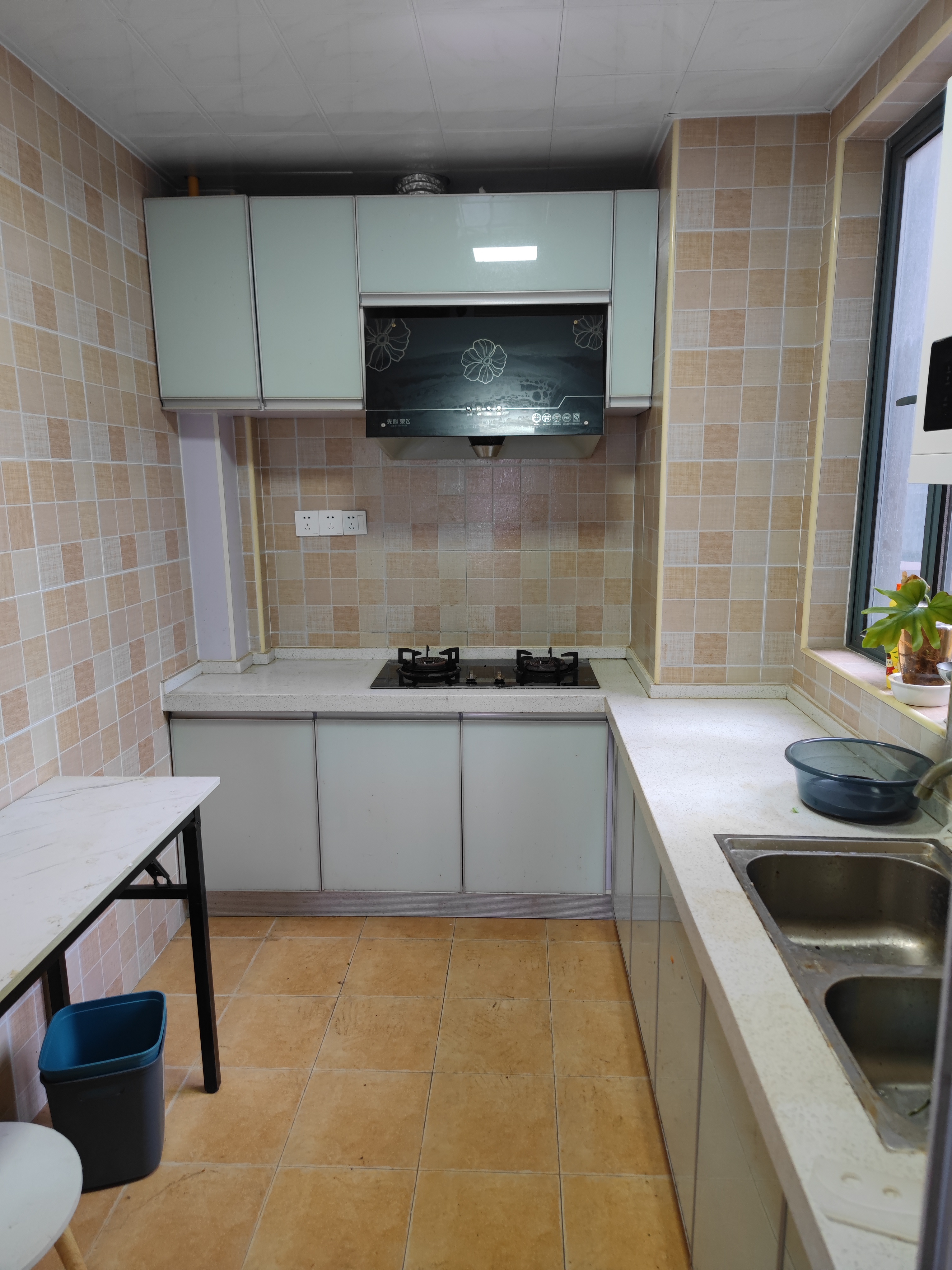 荣盛花语书苑  3室2厅1卫    2300.0元/月 荣盛花语书苑  3室2厅1卫    2300.0元/月