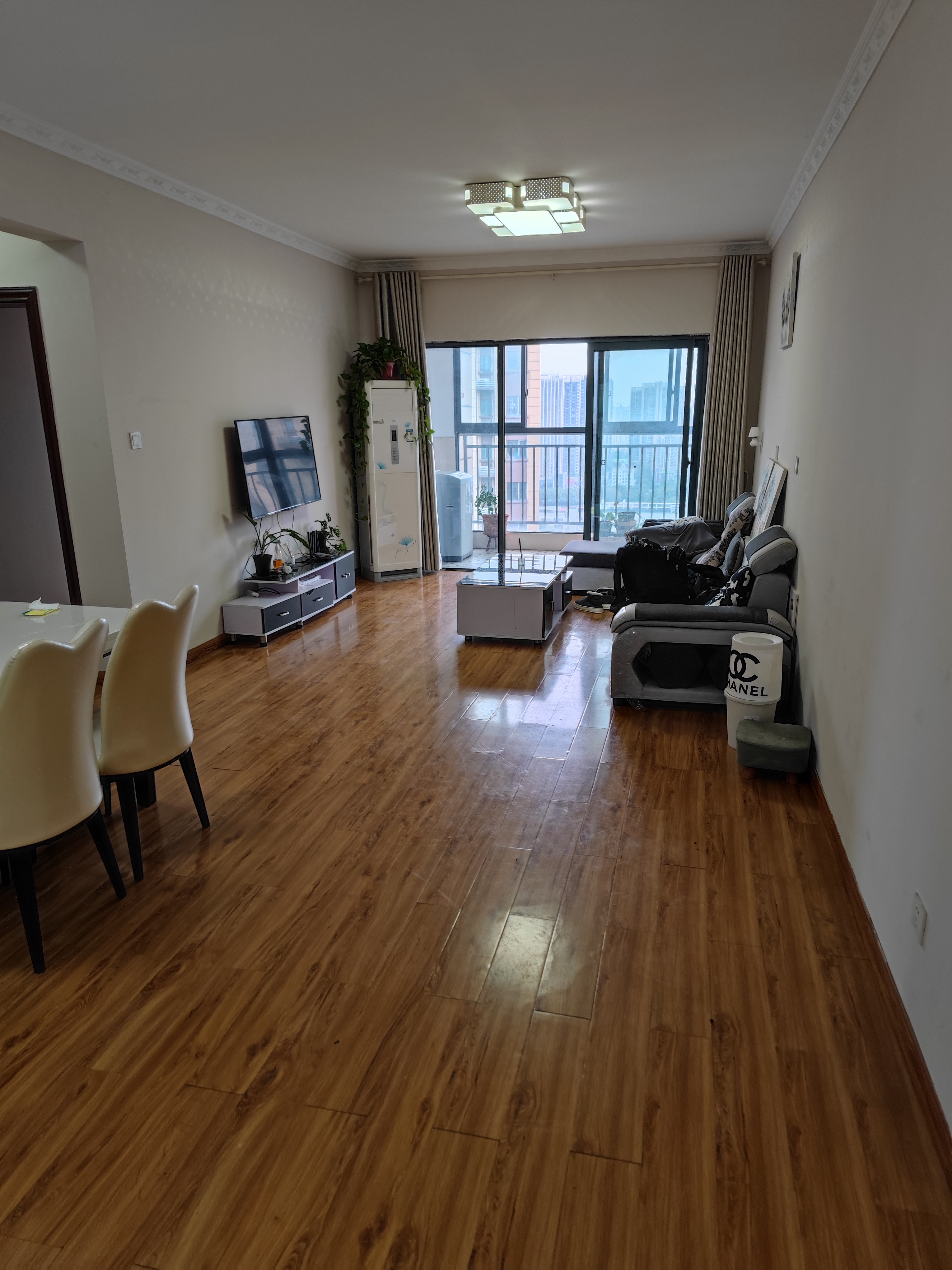 荣盛花语书苑  3室2厅1卫    2300.0元/月 荣盛花语书苑  3室2厅1卫    2300.0元/月室内图