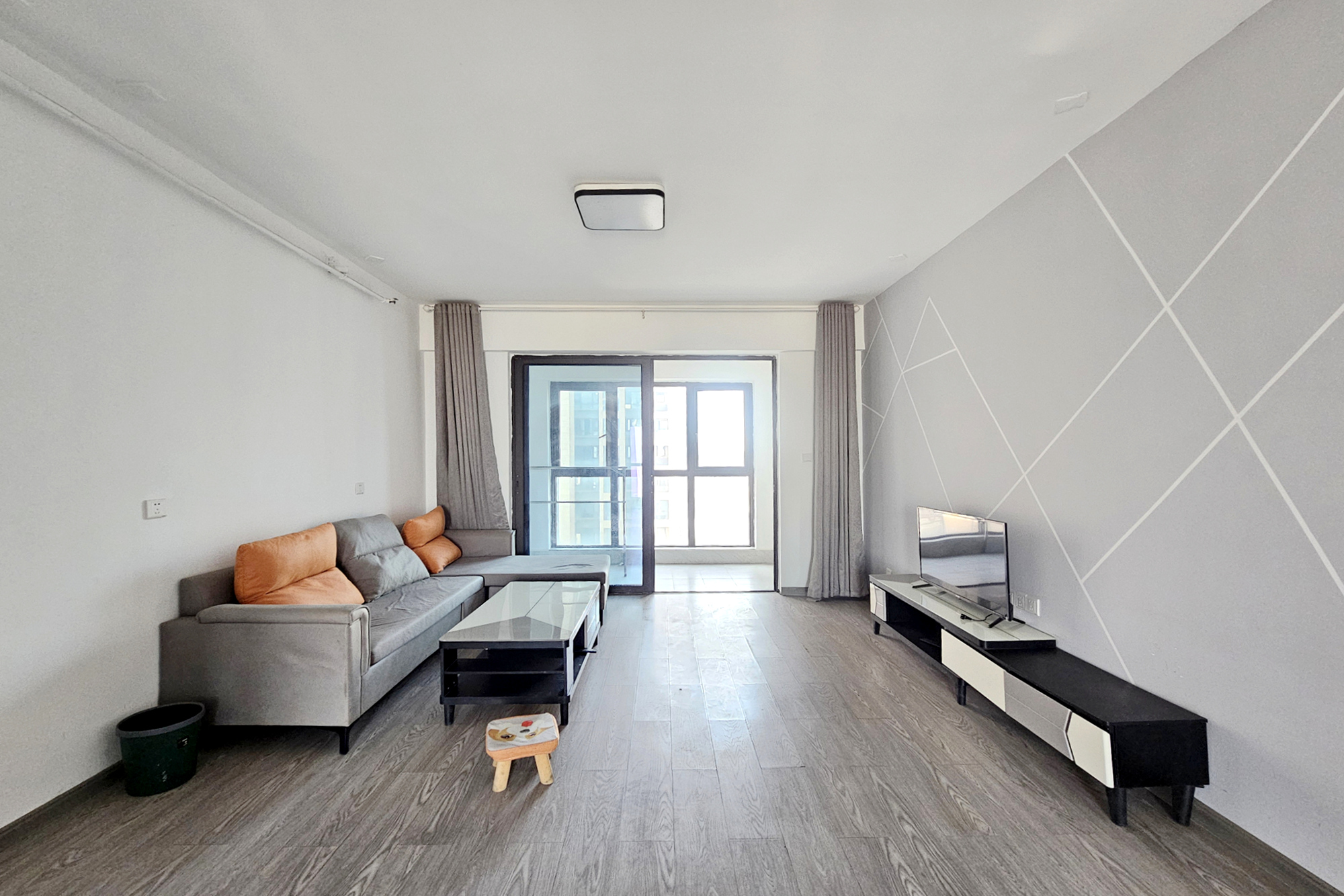 明昇壹城(明昇时代广场)二期 3室2厅1卫 168.0万 明昇壹城(明昇时代广场)二期 3室2厅1卫 168.0万客厅