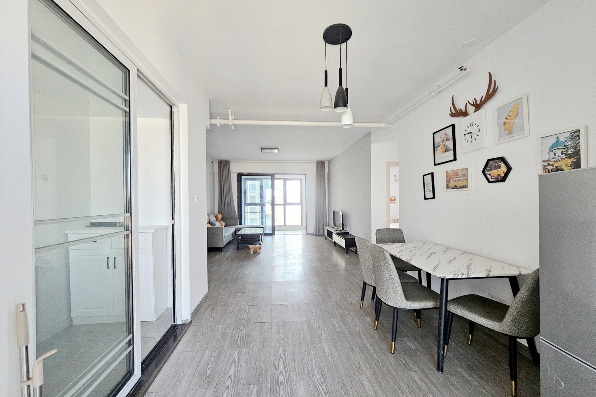 明昇壹城(明昇时代广场)二期 3室2厅1卫 168.0万 明昇壹城(明昇时代广场)二期 3室2厅1卫 168.0万客厅