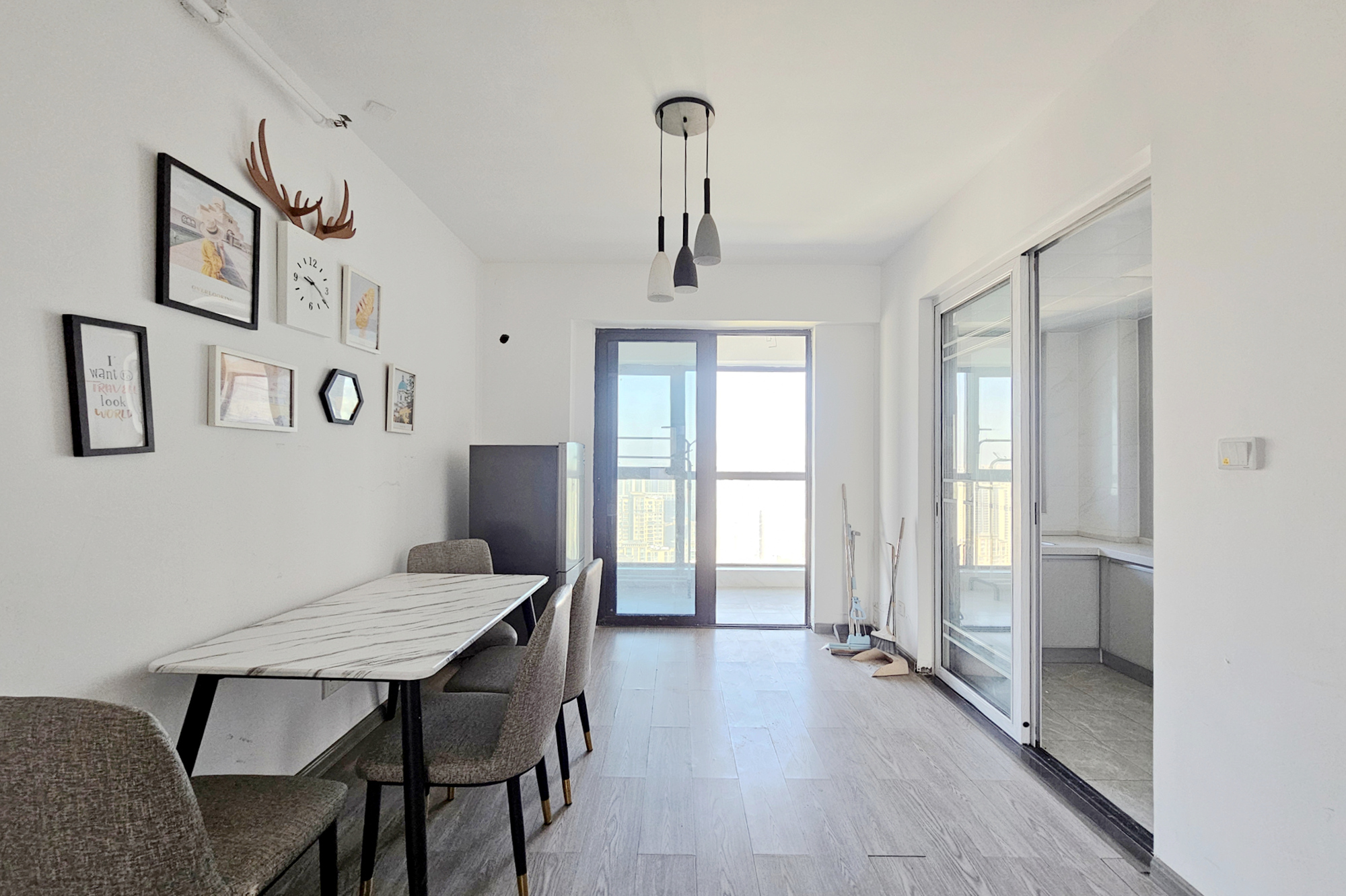 明昇壹城(明昇时代广场)二期 3室2厅1卫 168.0万 明昇壹城(明昇时代广场)二期 3室2厅1卫 168.0万客厅