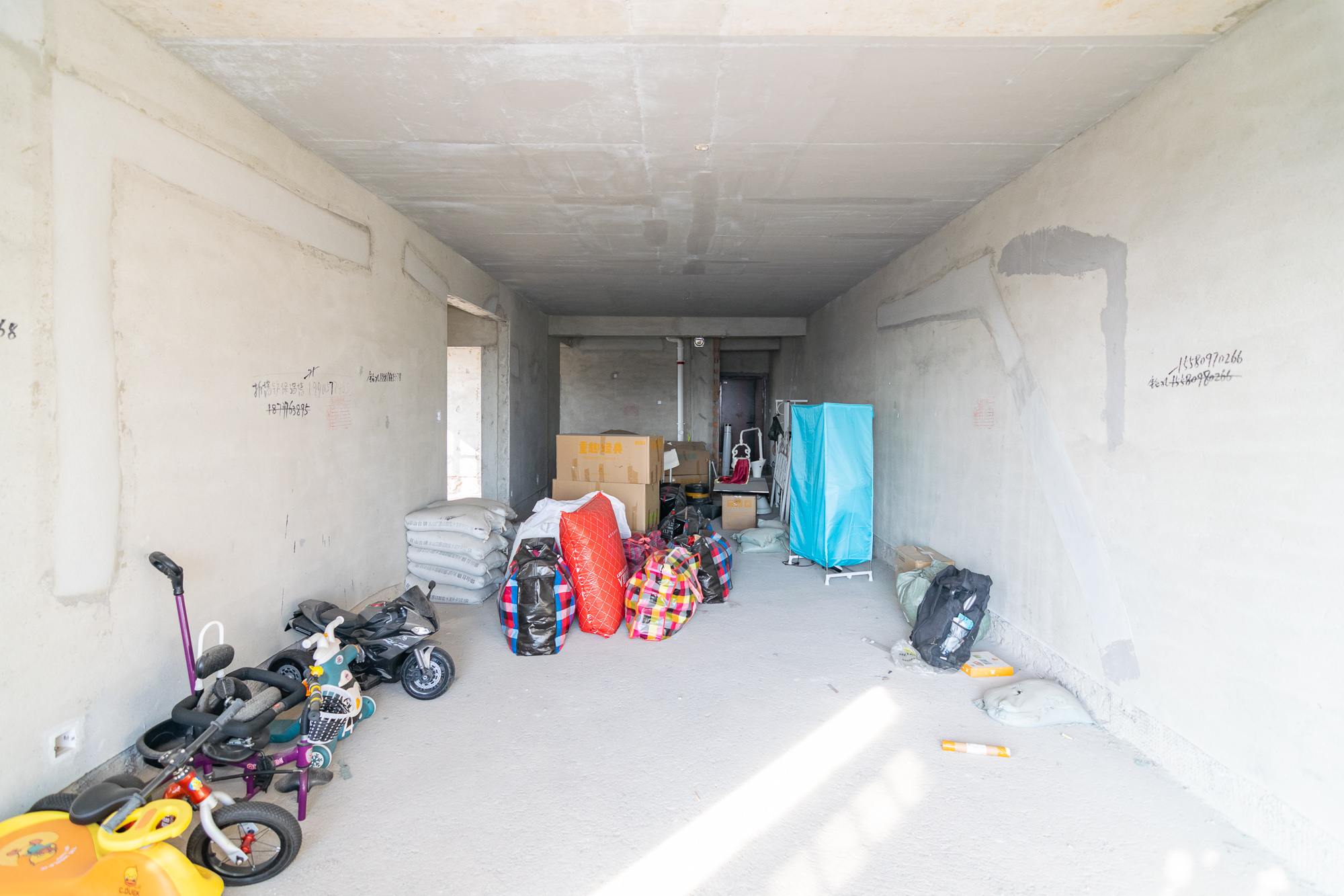 润和谷山郡(悦禧山庄水榭花都) 3室2厅2卫 78.8万 润和谷山郡(悦禧山庄水榭花都) 3室2厅2卫 78.8万客厅