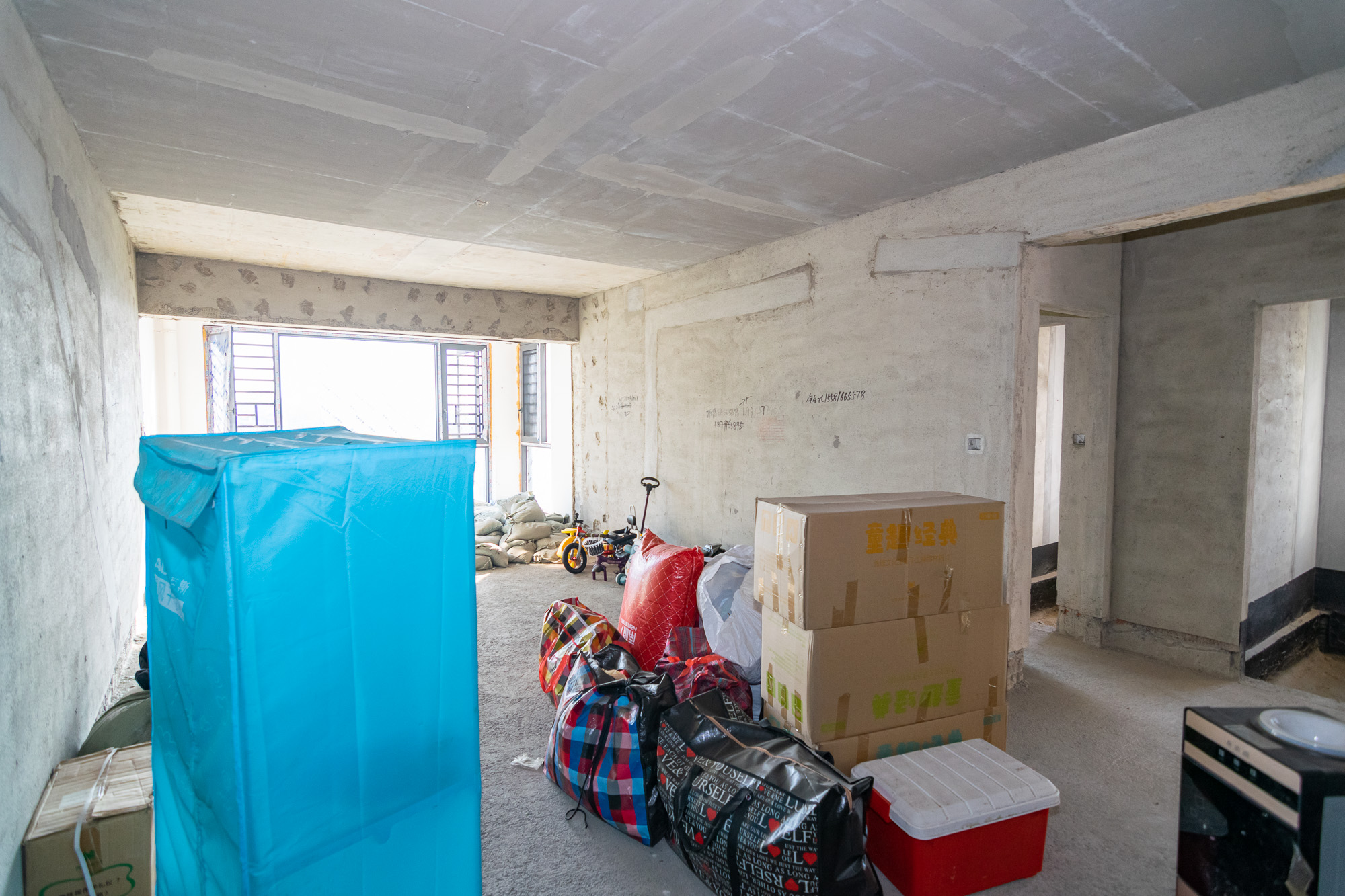 润和谷山郡(悦禧山庄水榭花都) 3室2厅2卫 78.8万 润和谷山郡(悦禧山庄水榭花都) 3室2厅2卫 78.8万客厅