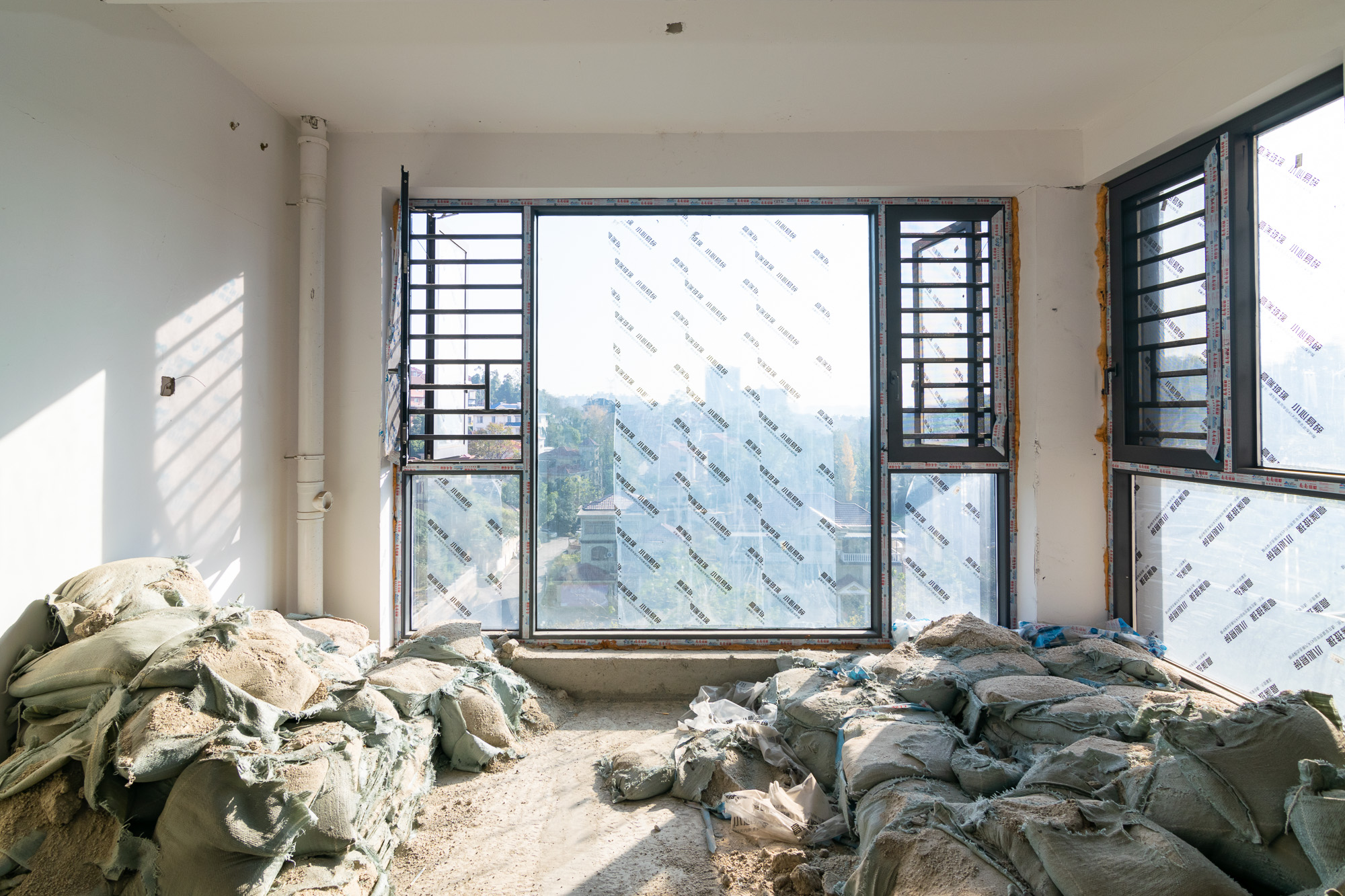 润和谷山郡(悦禧山庄水榭花都) 3室2厅2卫 78.8万 润和谷山郡(悦禧山庄水榭花都) 3室2厅2卫 78.8万阳台